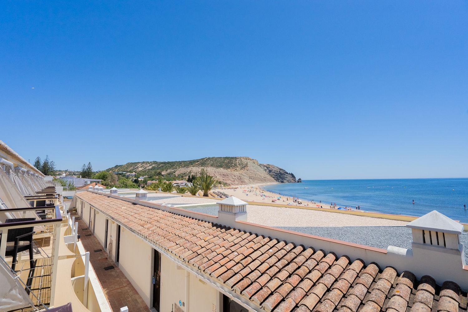 One-Bedroom Apartment Sea View