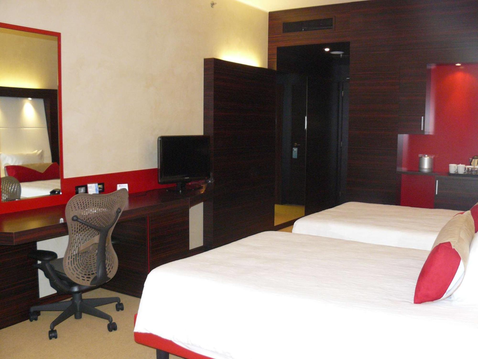 Twin Room,1657151407:JPEG