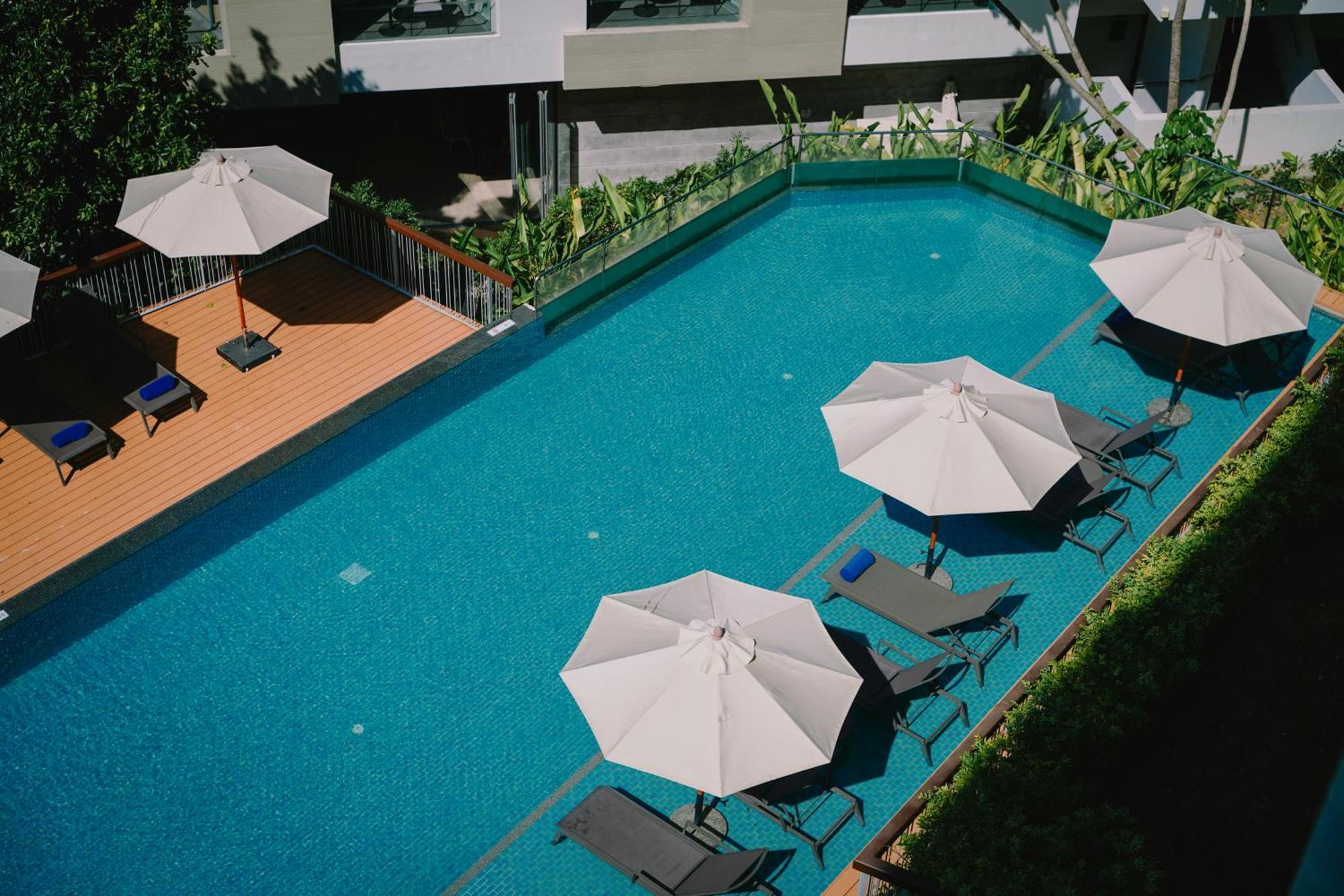 Habitación Doble Superior con balcón y vistas a la piscina - 2 camas