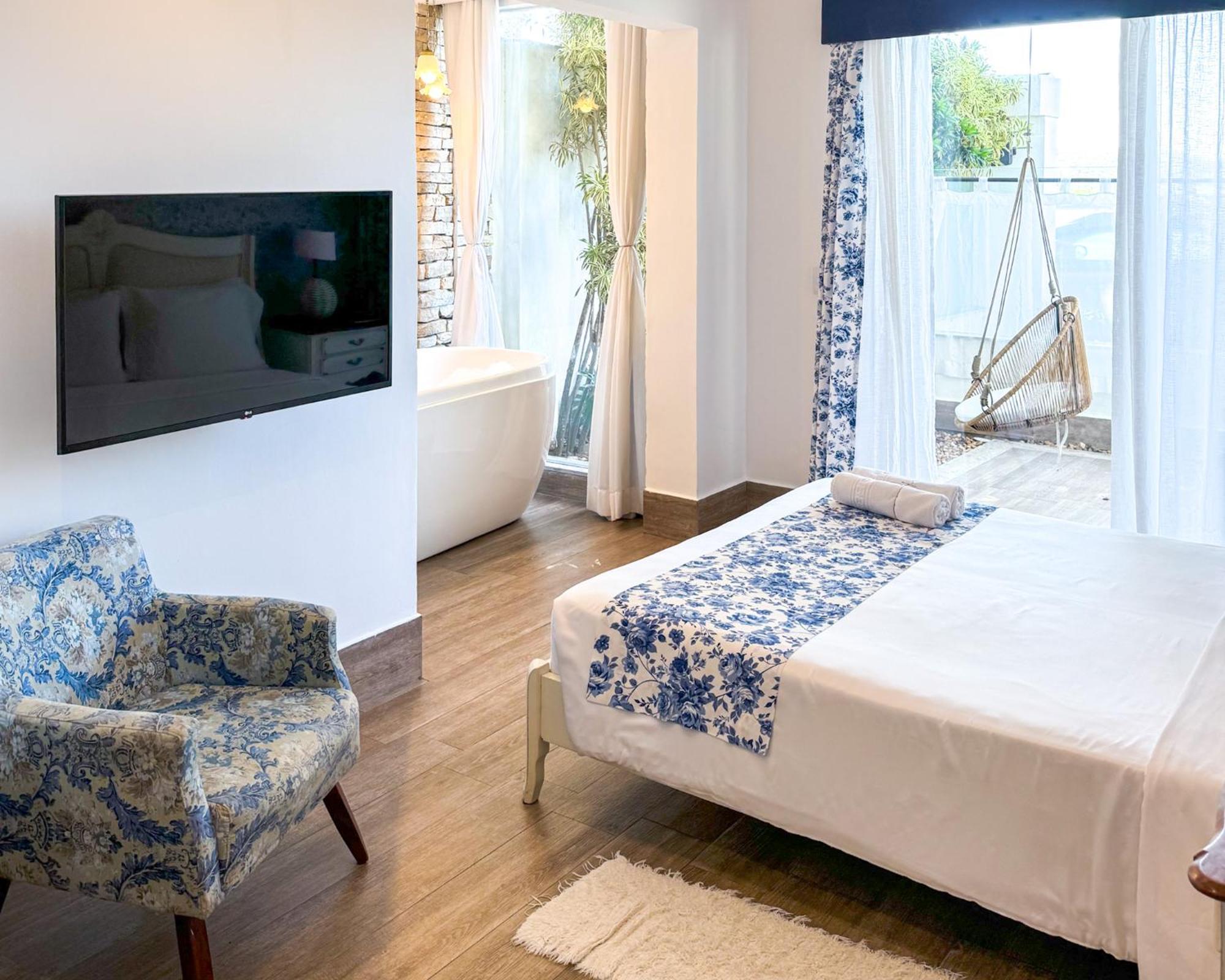 Deluxe Suite with Spa Bath