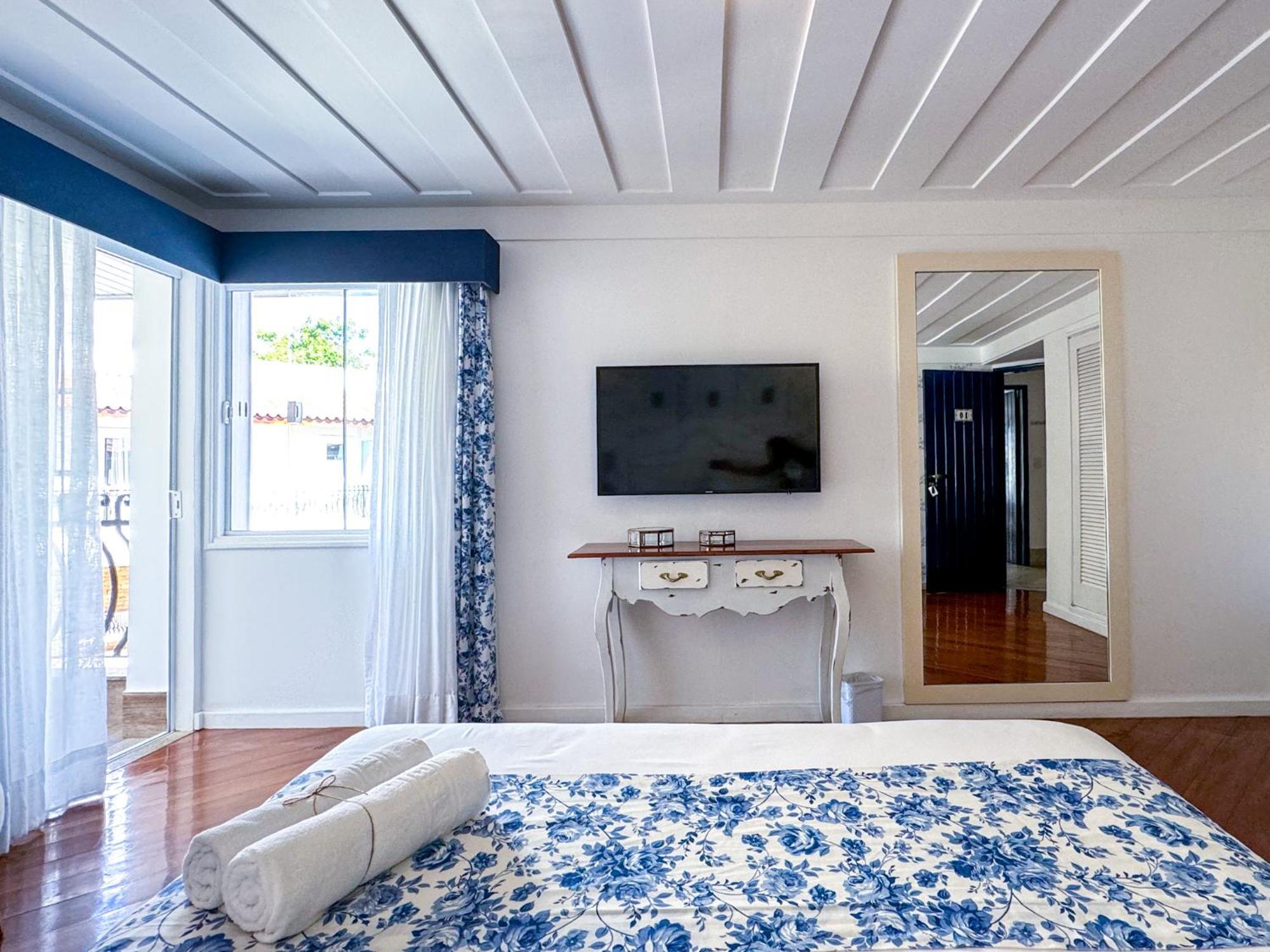 Suite with Pool View