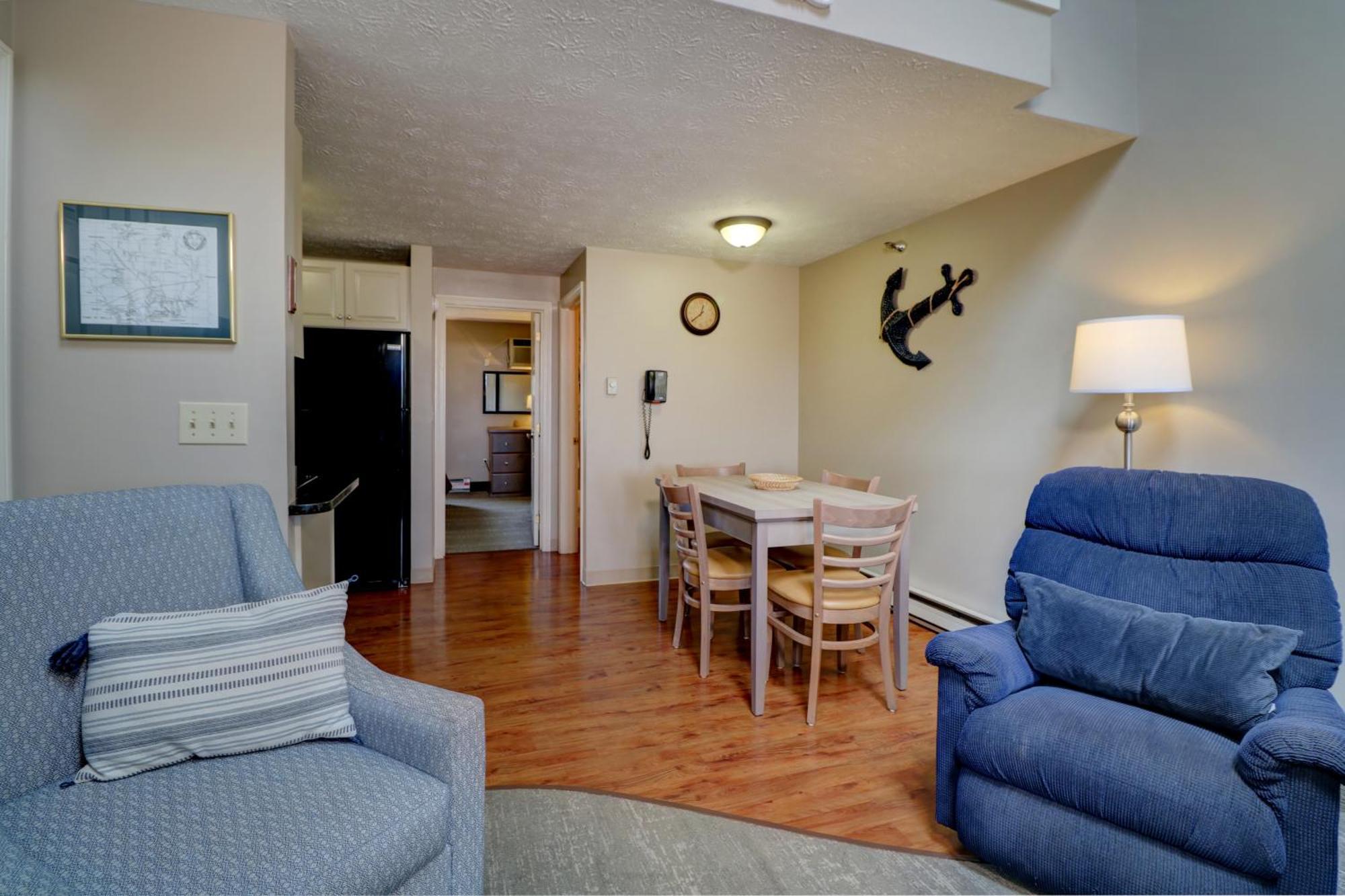 2 Bedroom Loft Suite / Queen bed