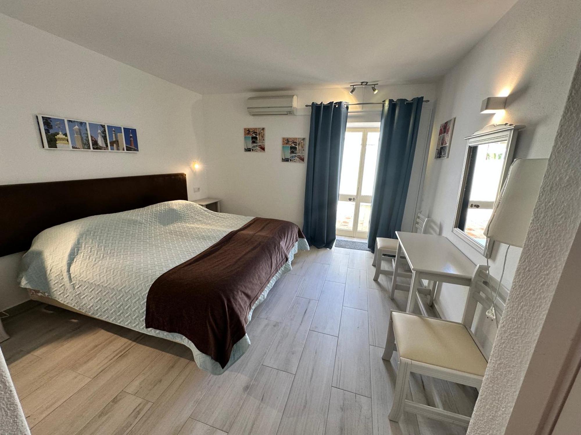 One-Bedroom Apartment Sea View