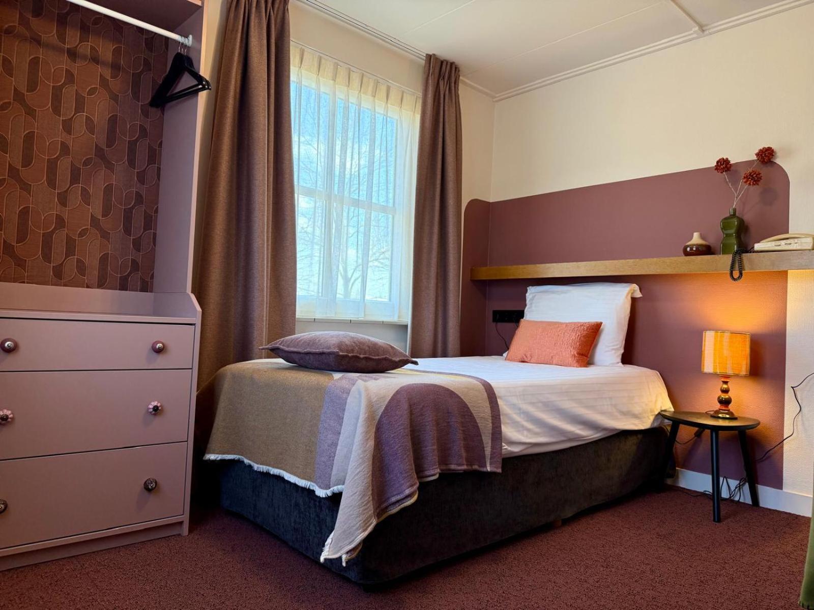 Single Room,1658077312:JPEG