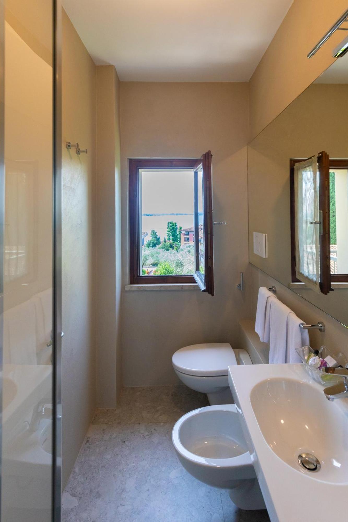 Double Room with Lake View