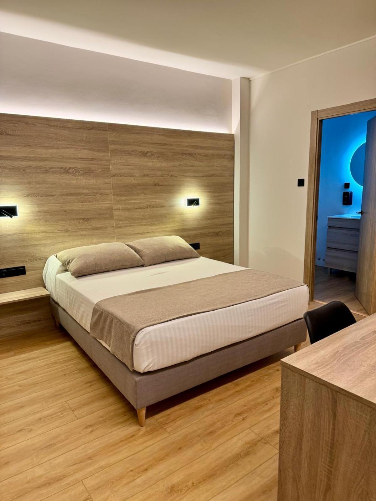 Standard Queen Room