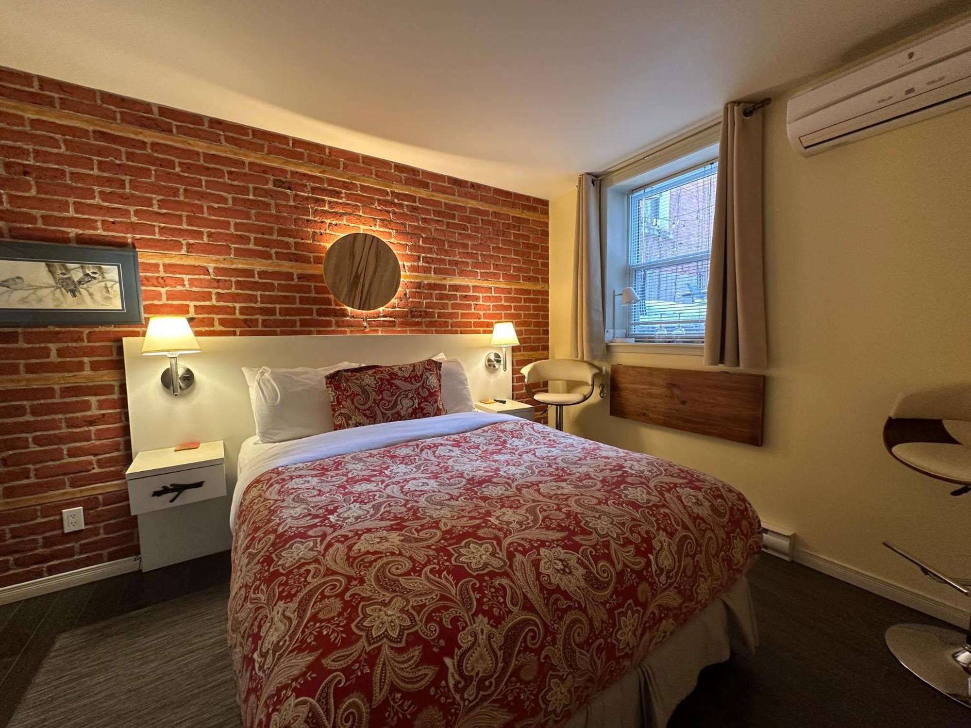Standard Queen Room