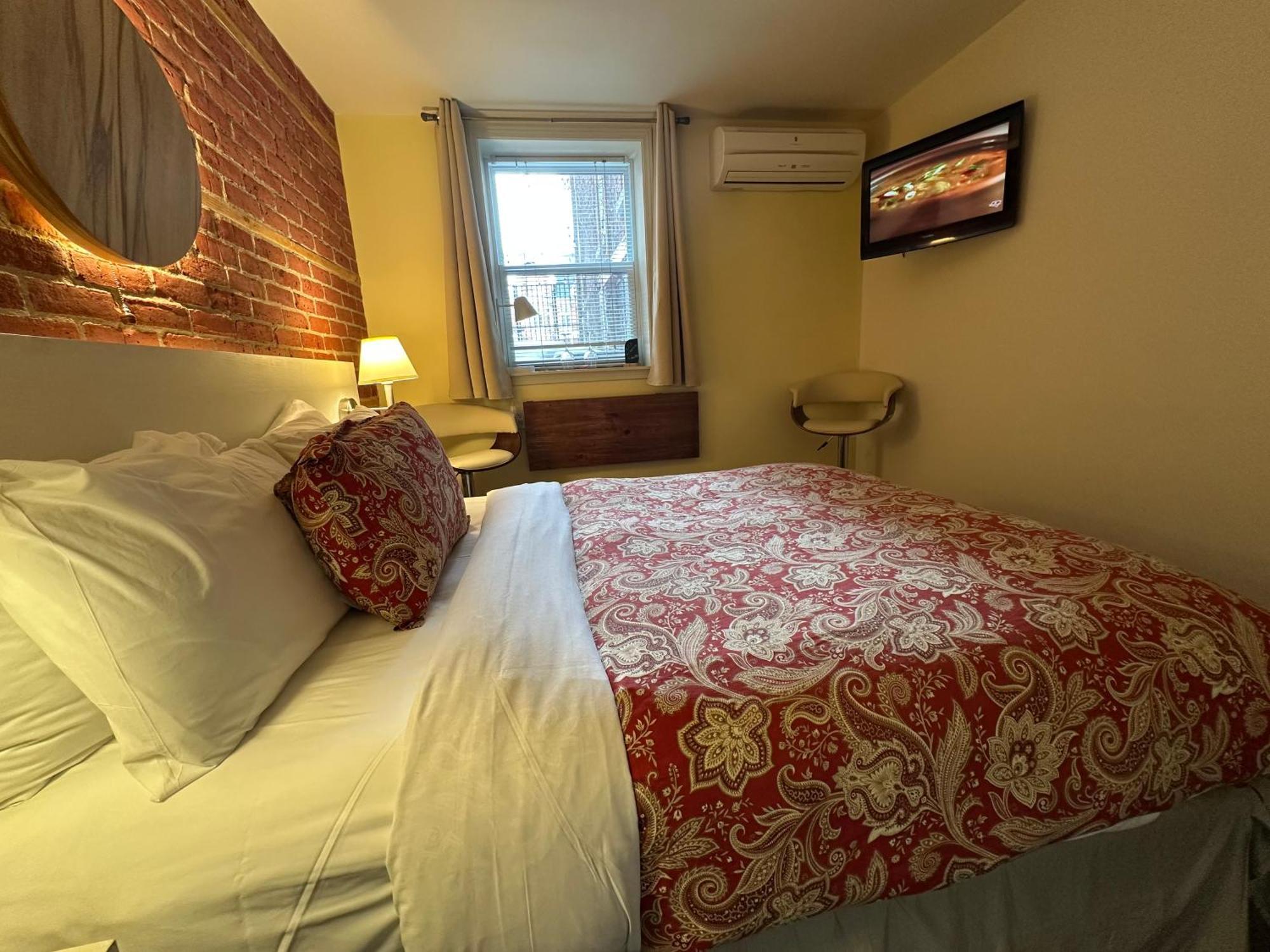 Standard Queen Room