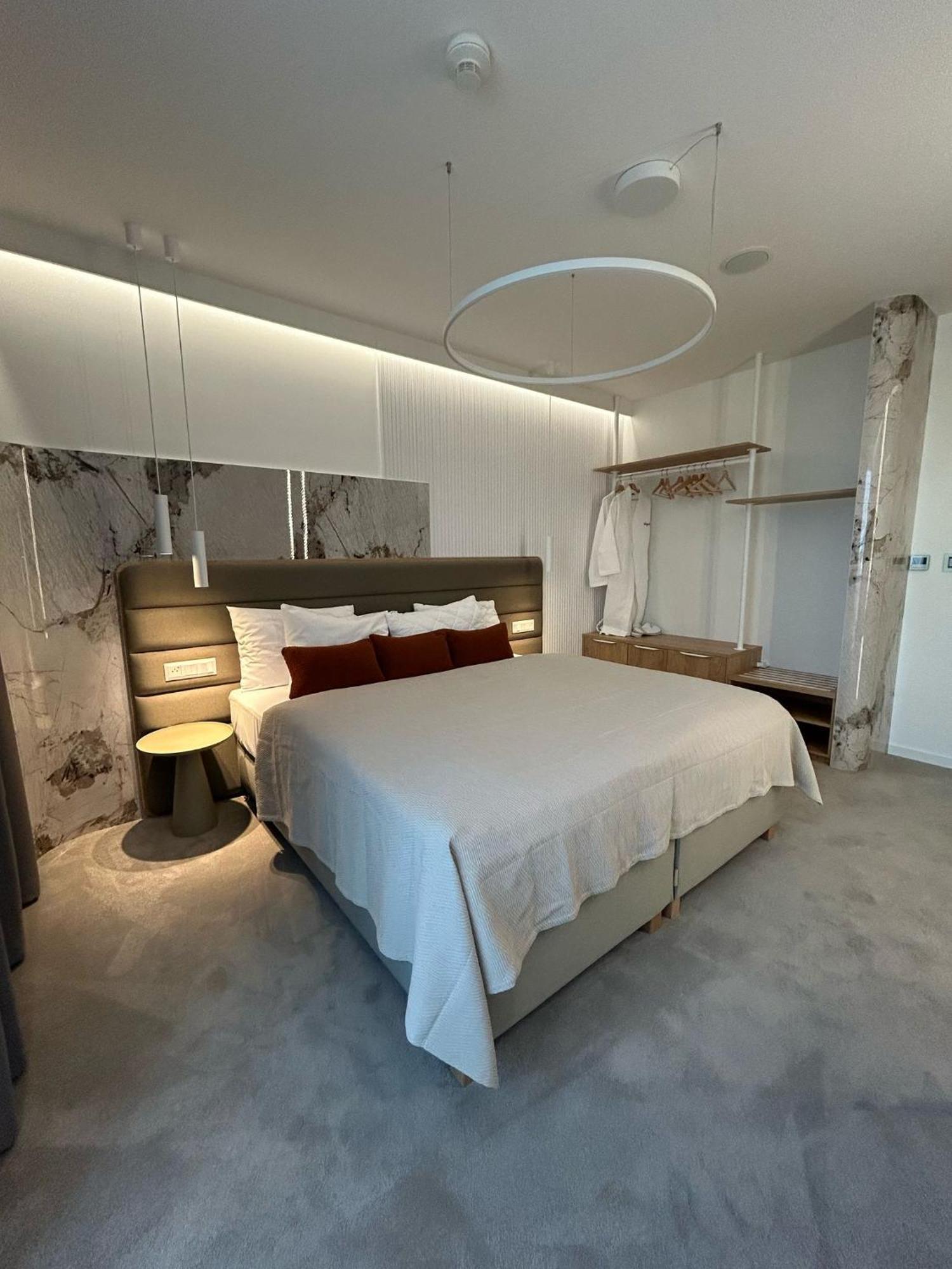 Exclusive PLUS Suite Pool Fitness