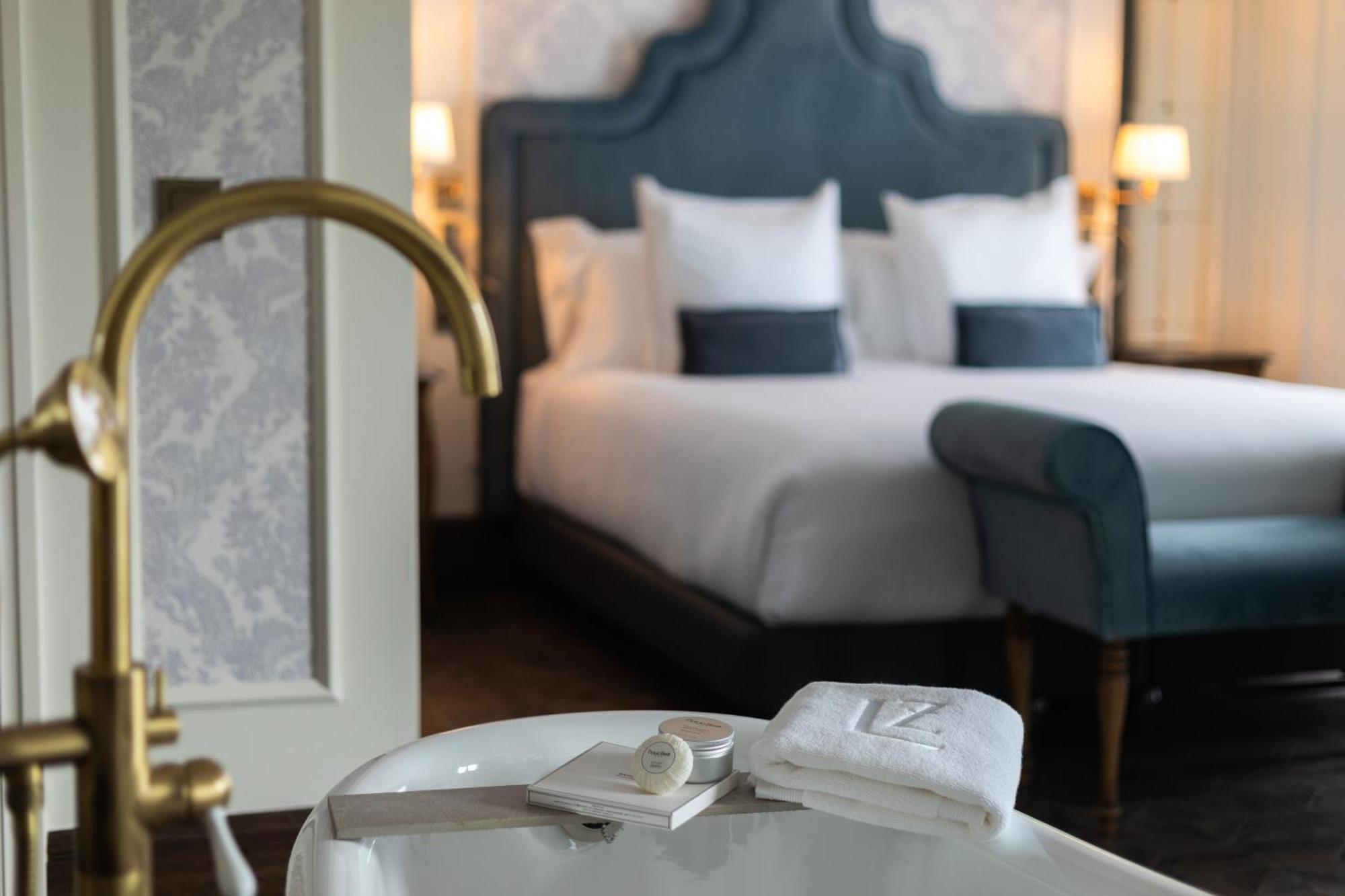Junior Suite with Garden View