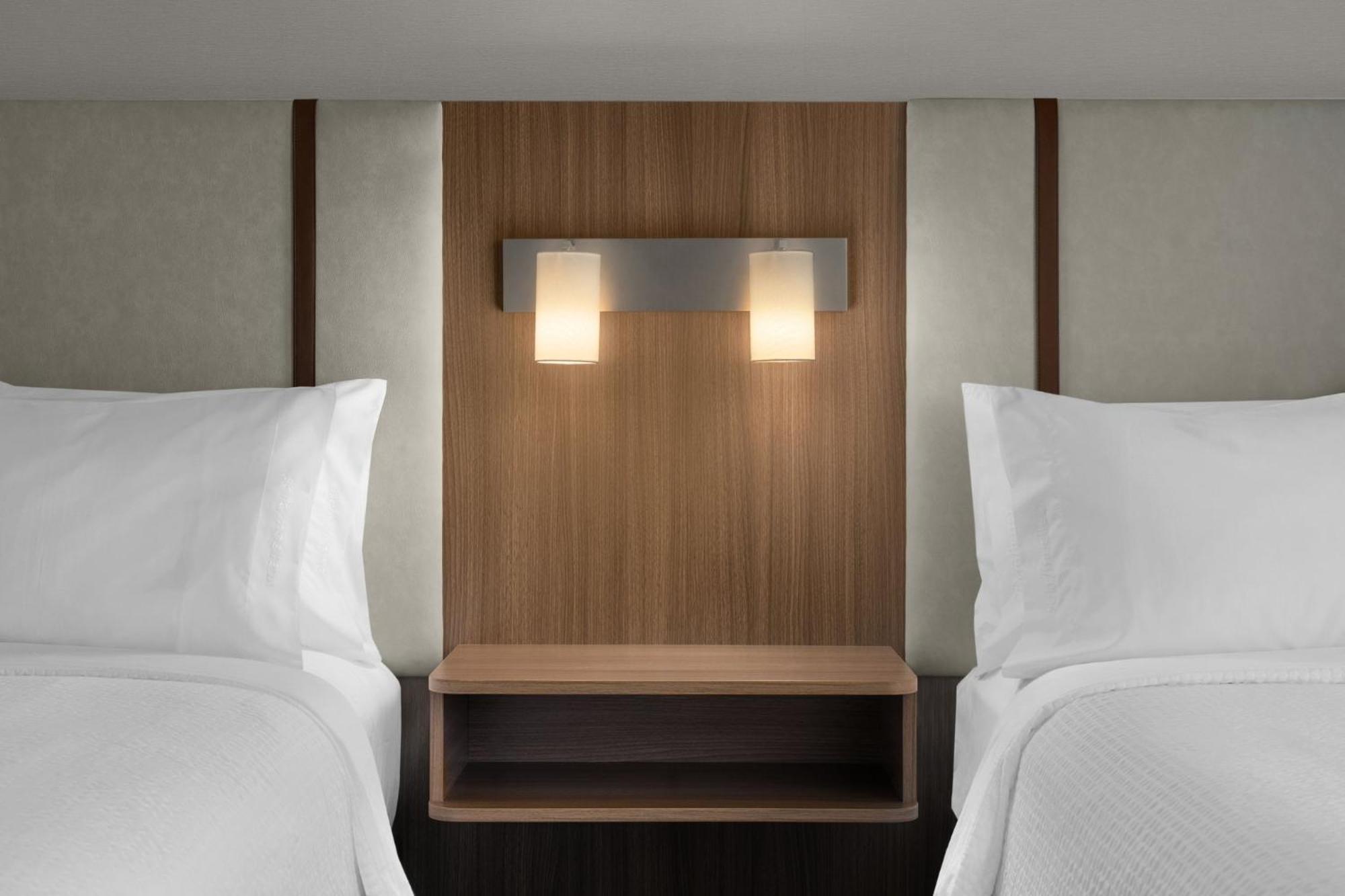 One-Bedroom Queen Suite