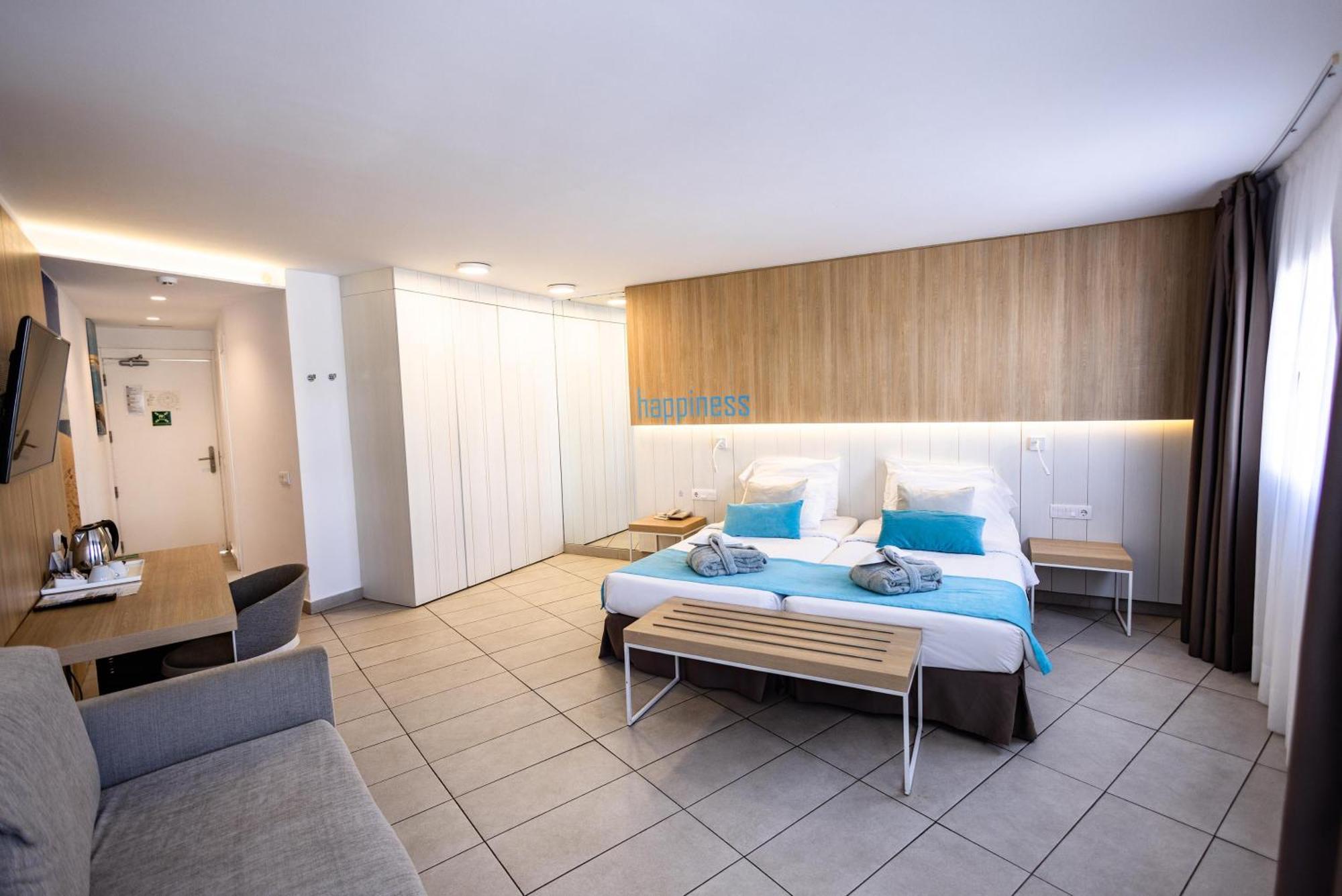 Superior Kamer met Balkon en Gedeeltelijk Uitzicht op Zee