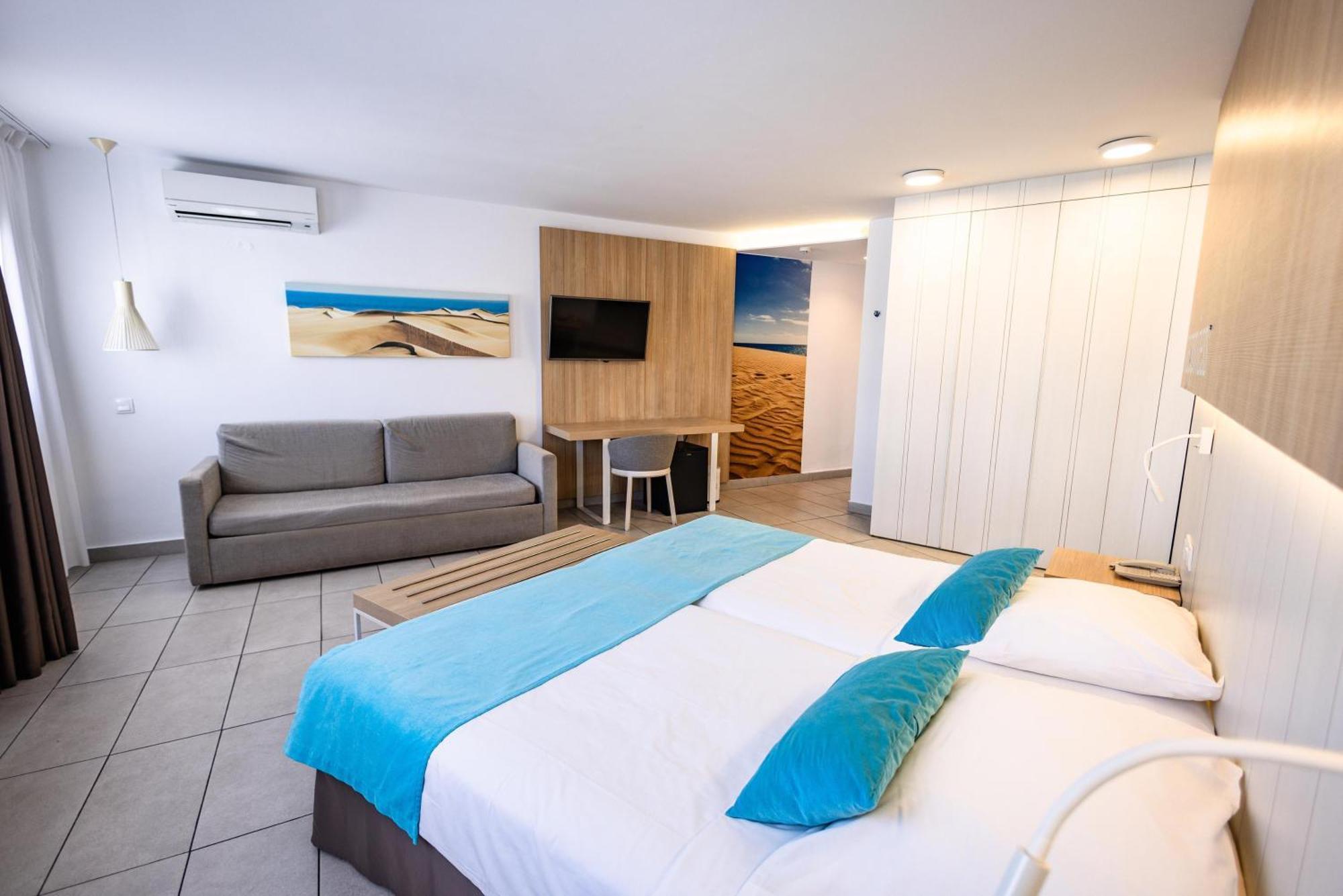 Double Room Terrace & Pool View