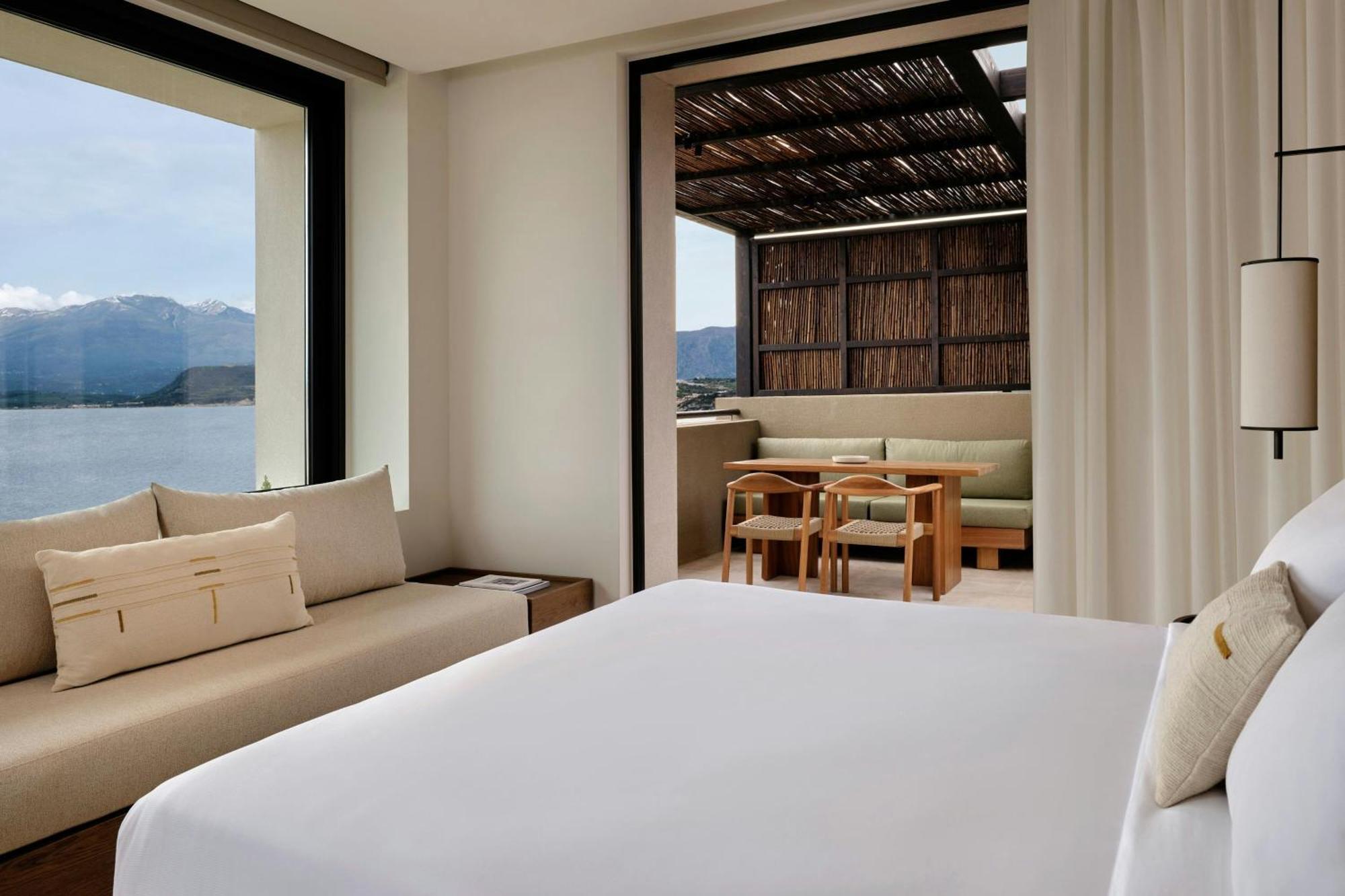 Deluxe Guest room 1 King Sea view Balcony Whirlpool,1664973822:JPEG