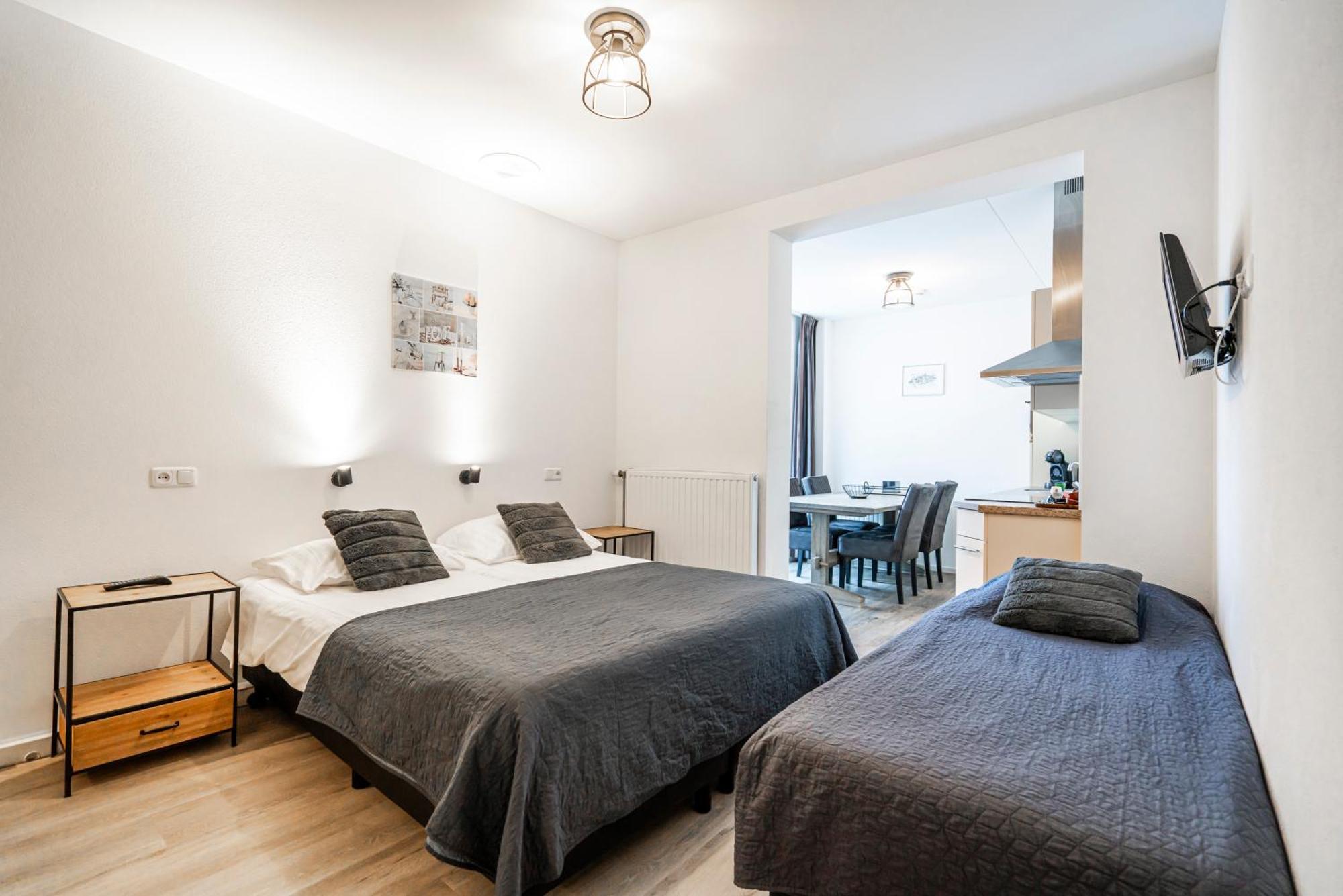 Large Studio First Floor (5 Adults)