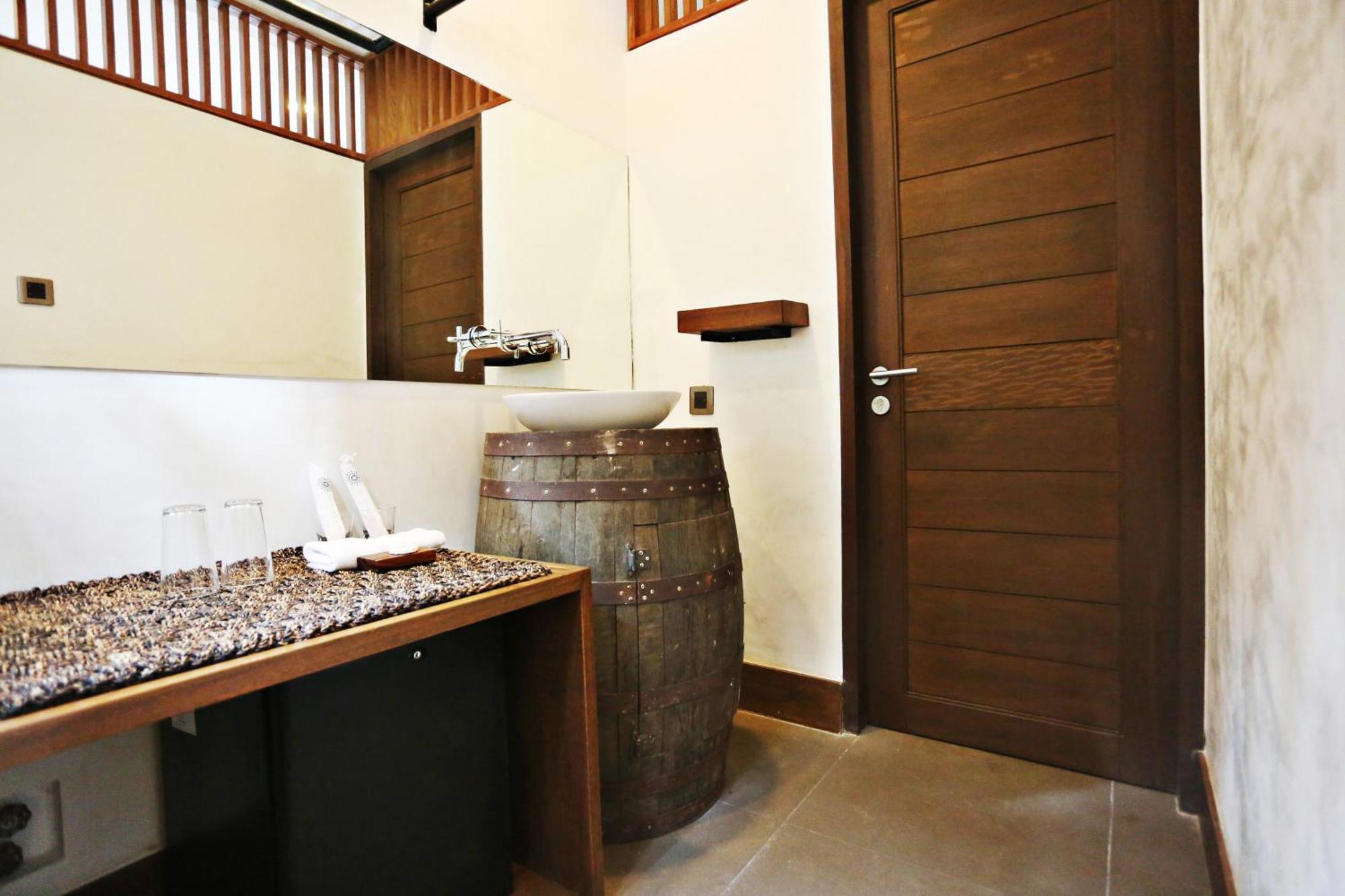 Habitación con cama extragrande.