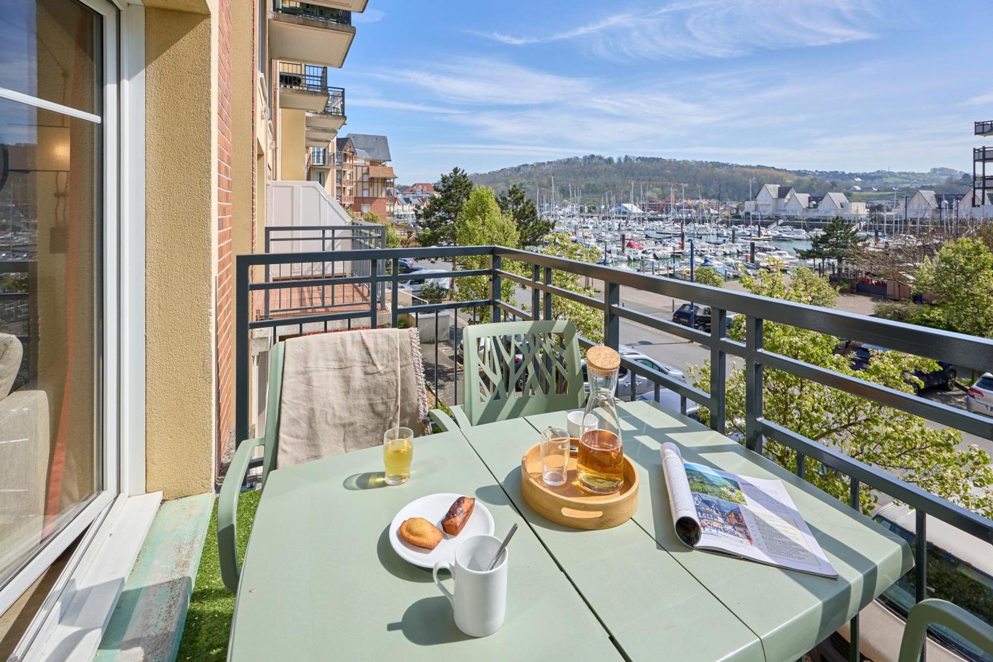 Superior One-Bedroom Duplex Apartment Balcony,1698861027:JPEG