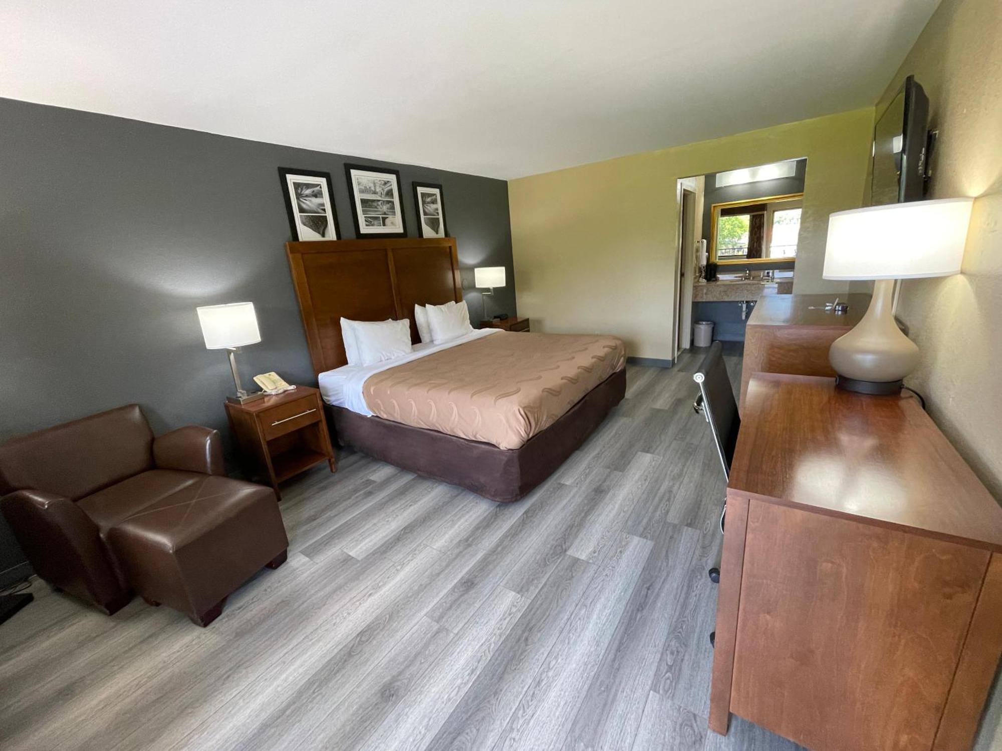 Standard King Room - Smoking