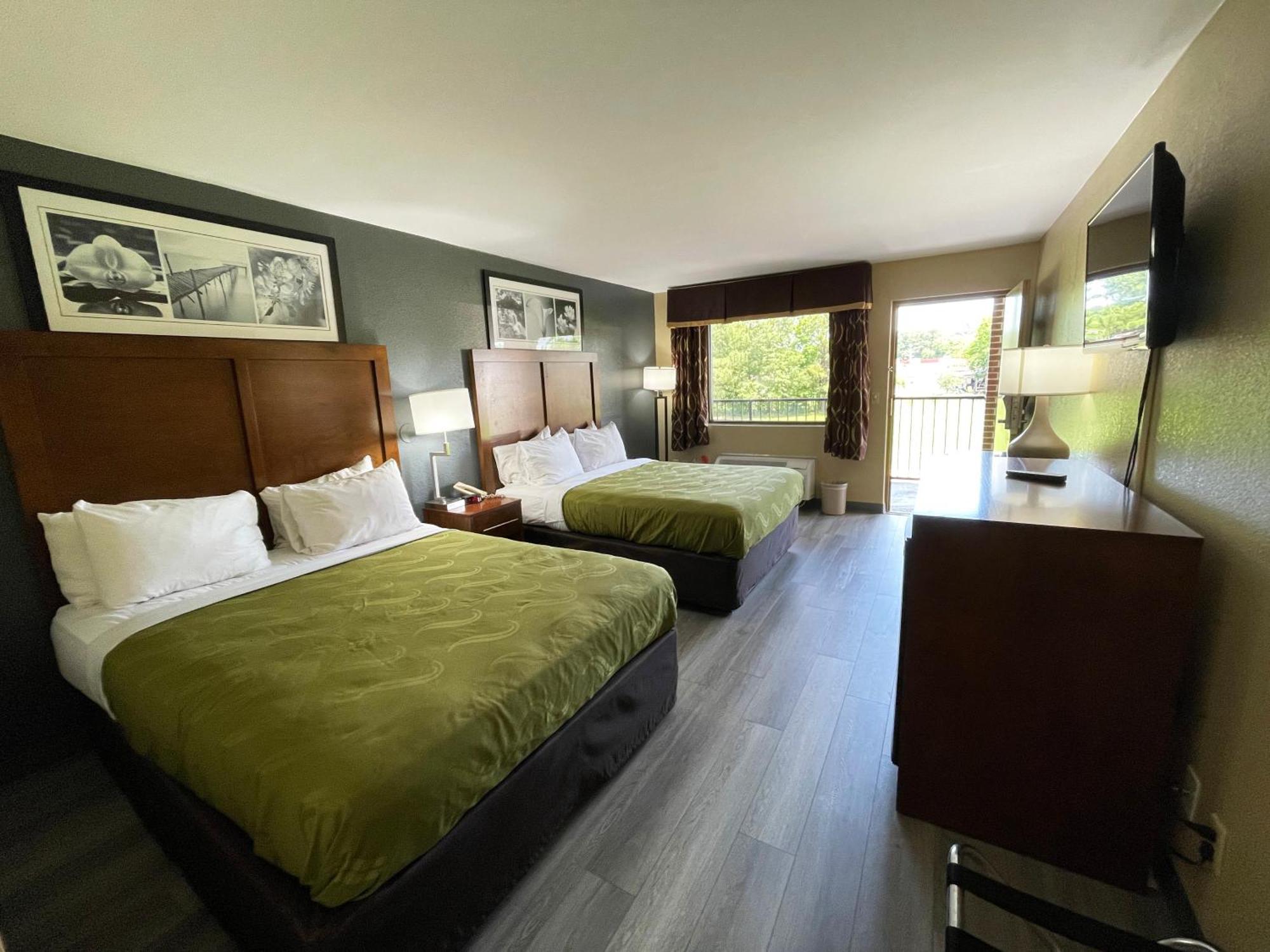 Queen Room with Two Queen Beds - Smoking