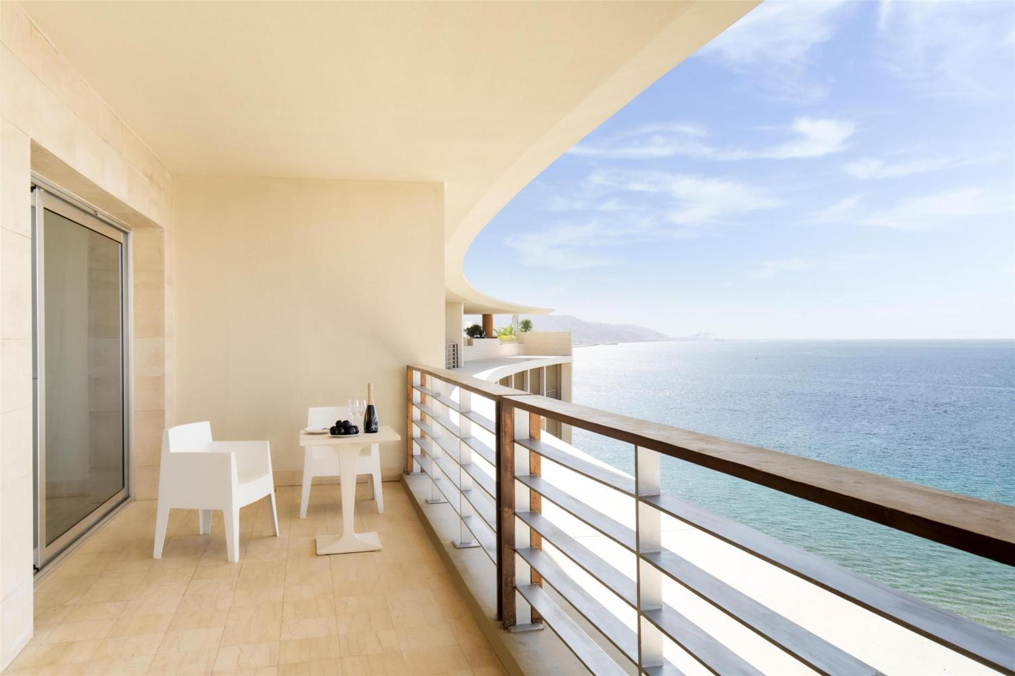 Sea View Executive Deluxe Suite King Size Bed,1668054593:JPEG