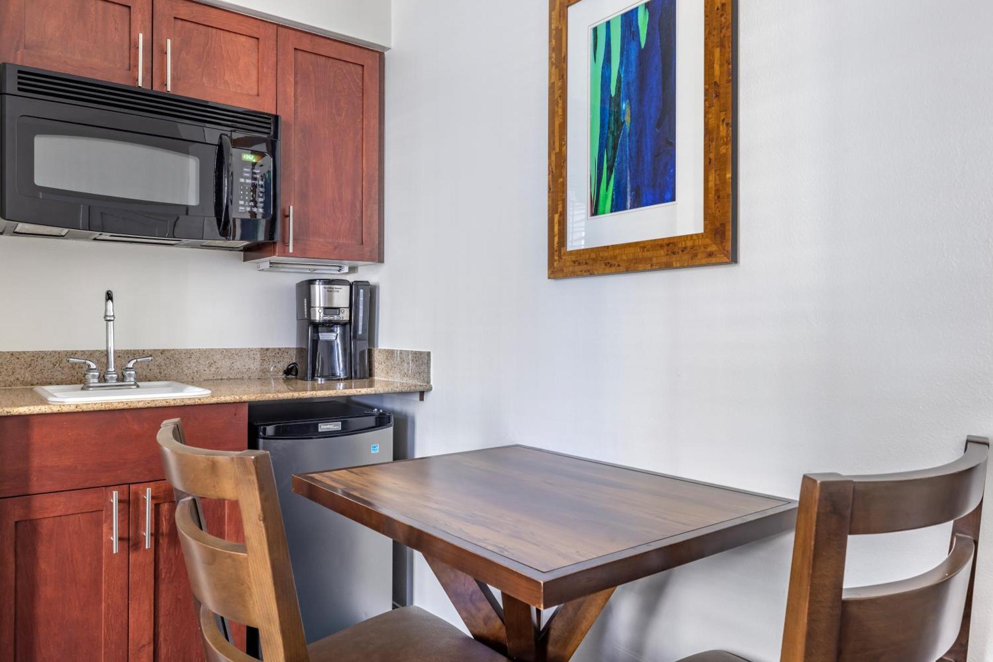 King Studio Kitchenette Lagoon Tower