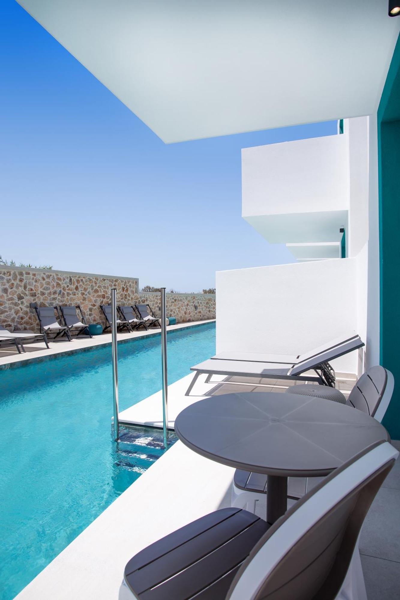 Deluxe Double or Twin Room Pool Access,1668057557:JPEG