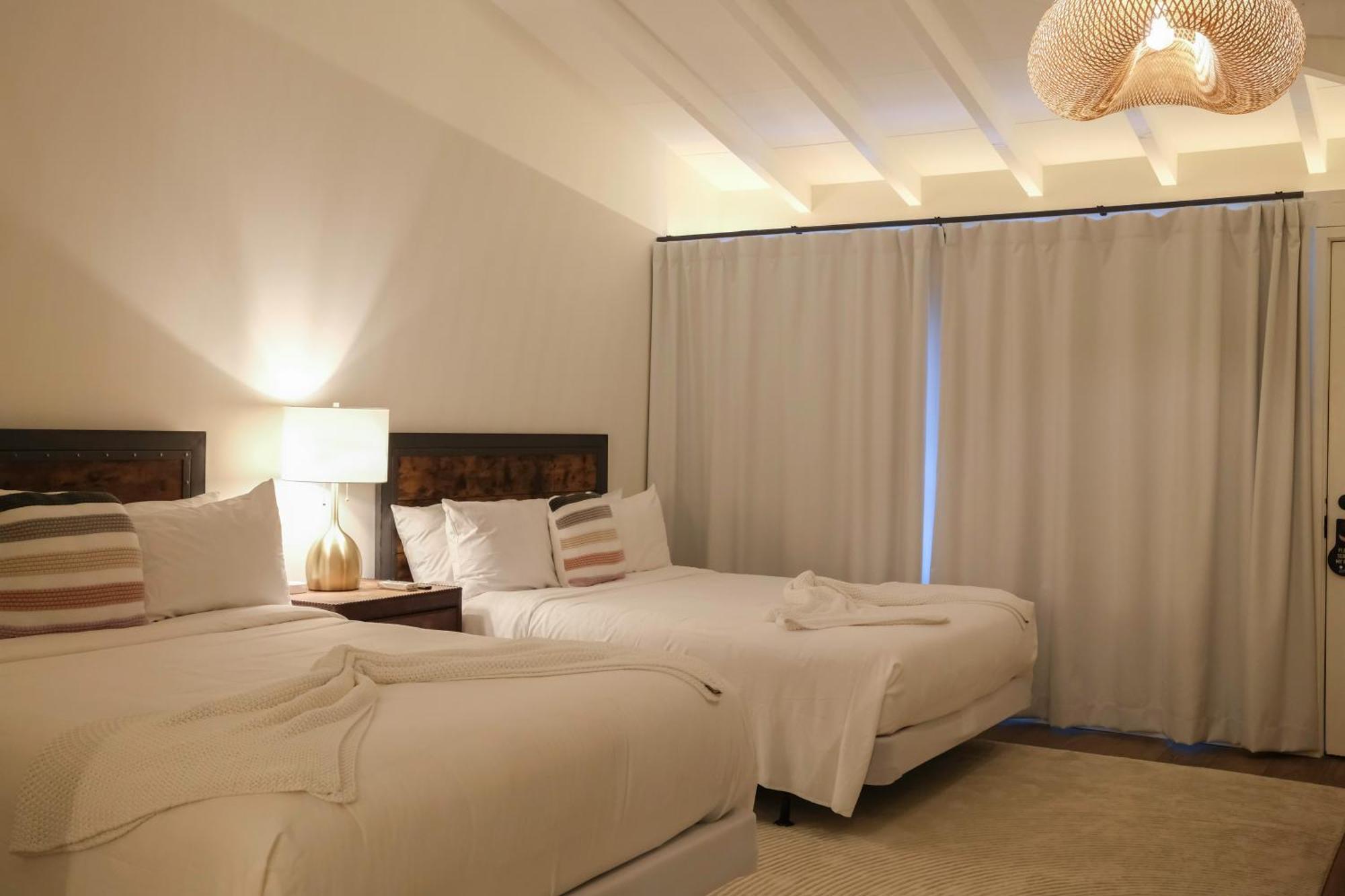 Premier Kamer met 2 Aparte Queensize Bedden