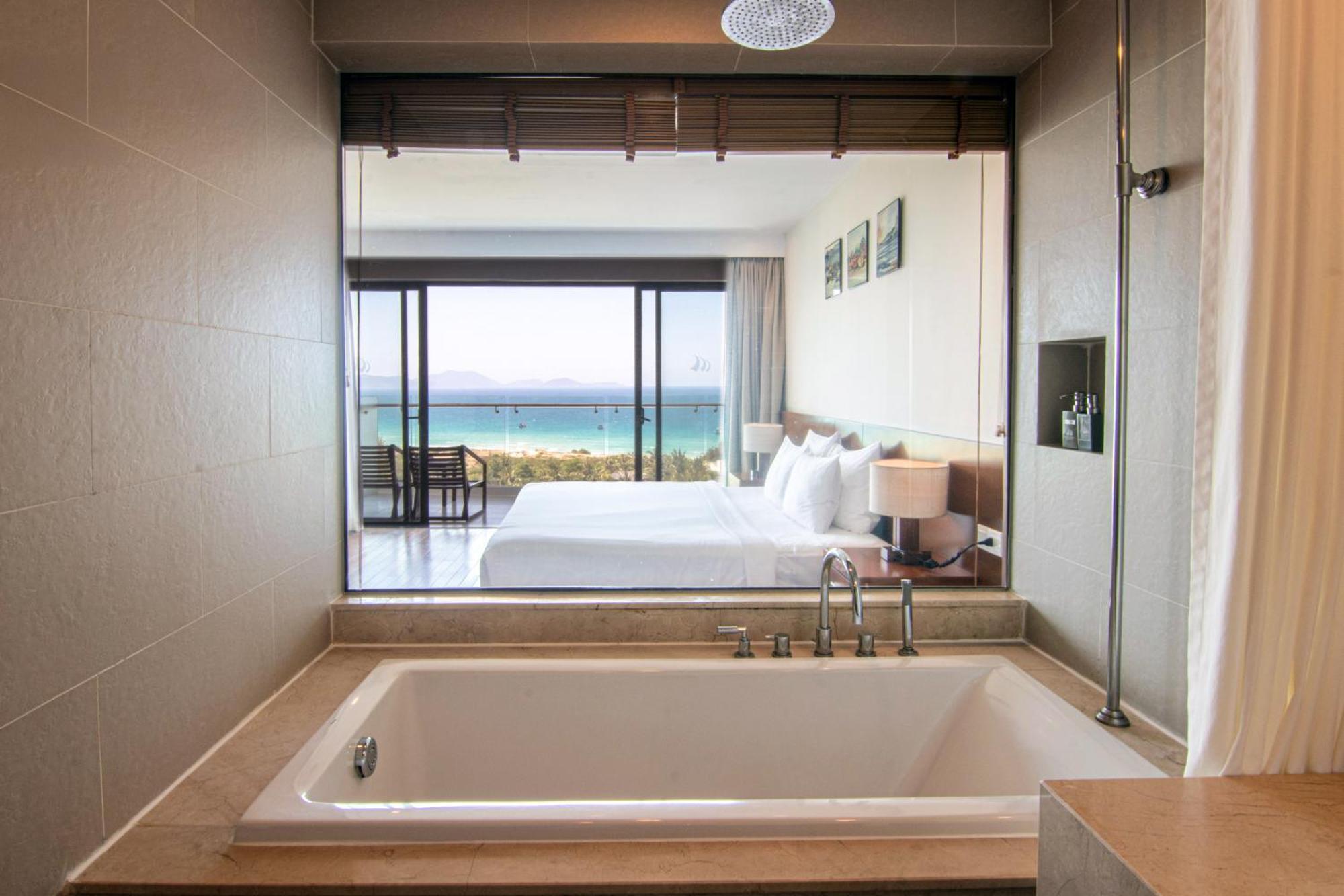 Twin Room Bath