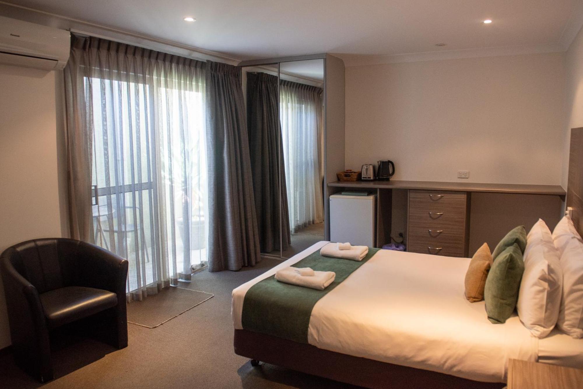 Standard Queen Room