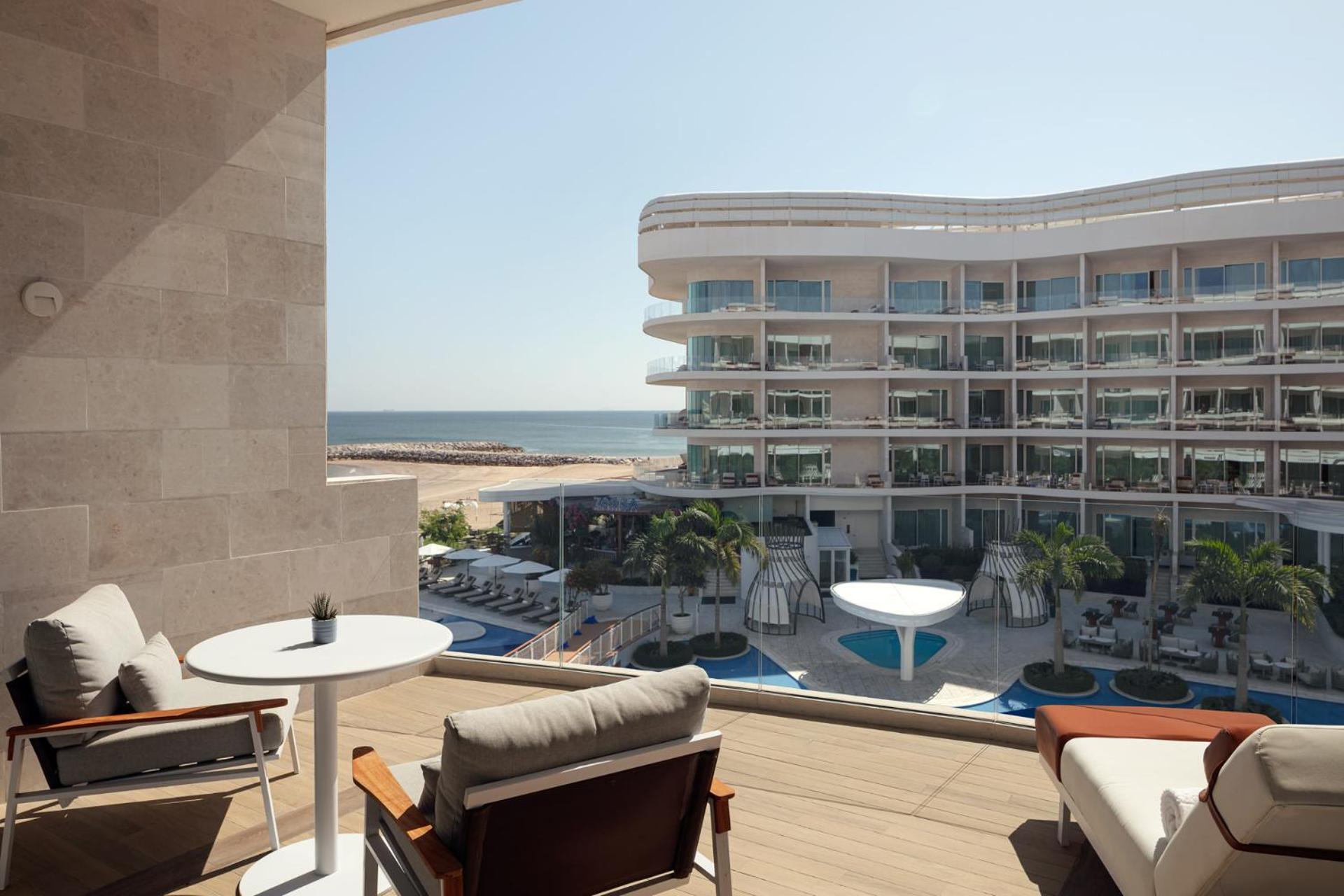 Deluxe Twin Room Pool View