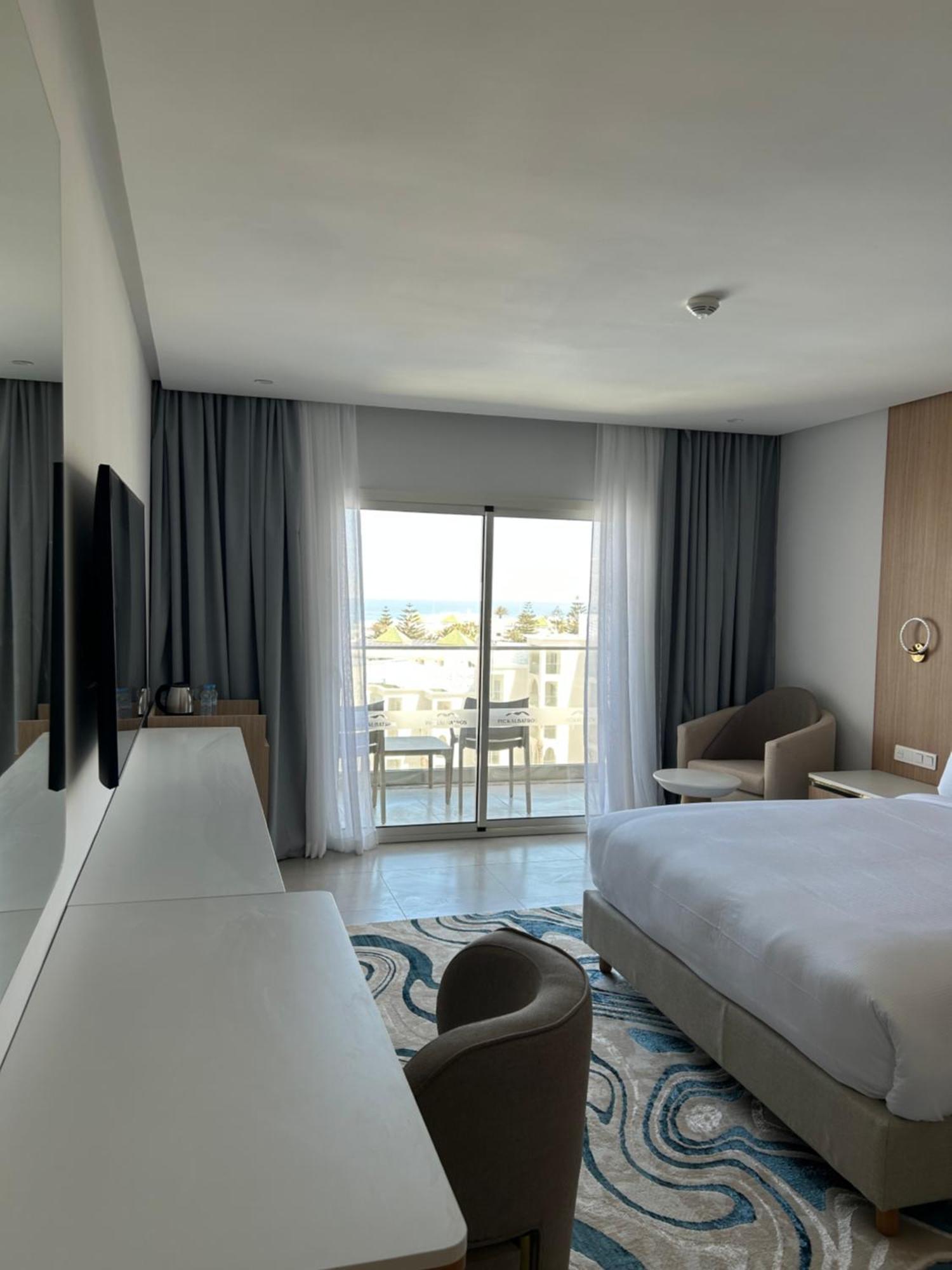 Deluxe Room With Sea & Pool View