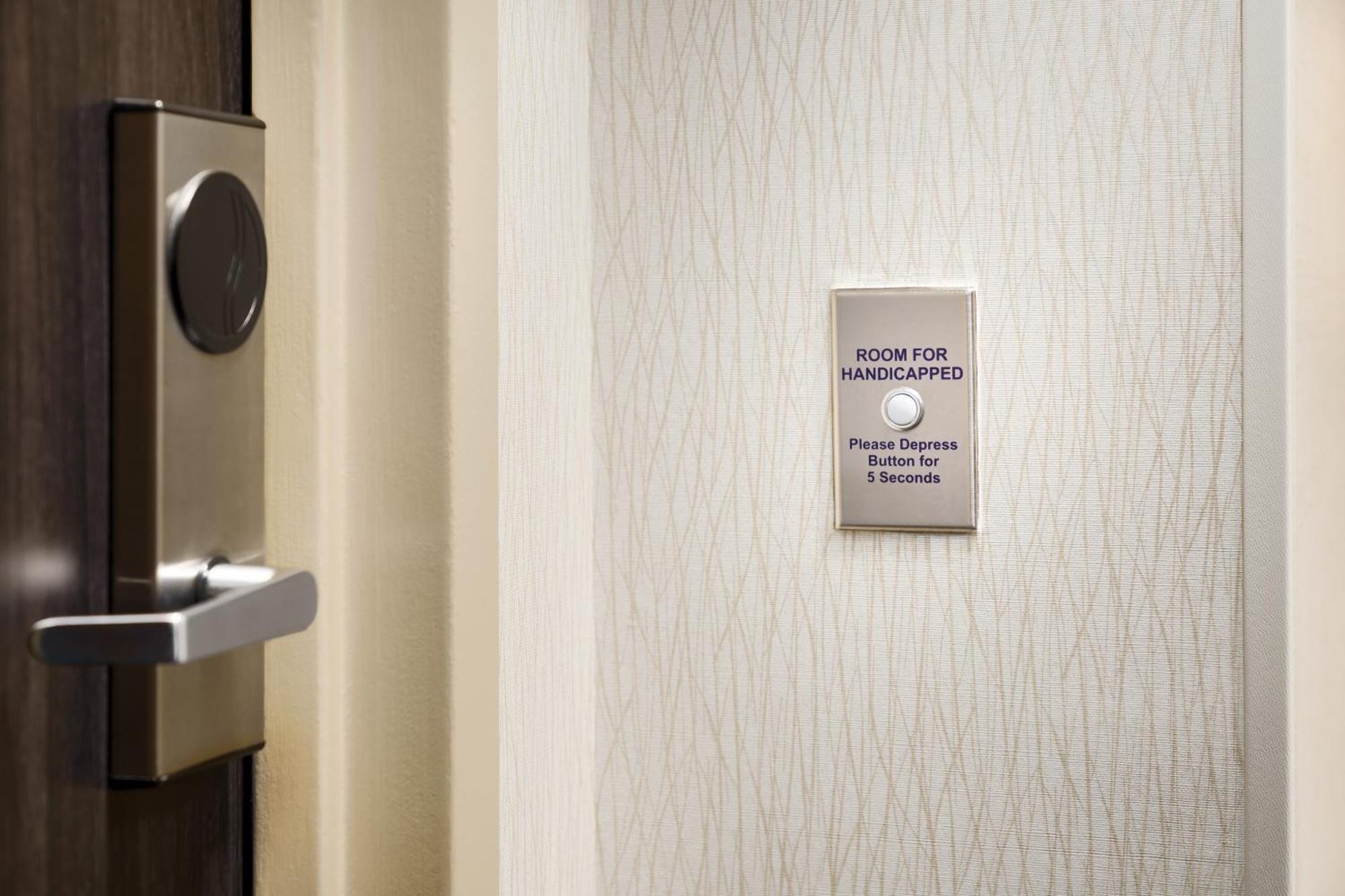 King Room - Hearing Access/Non-Smoking