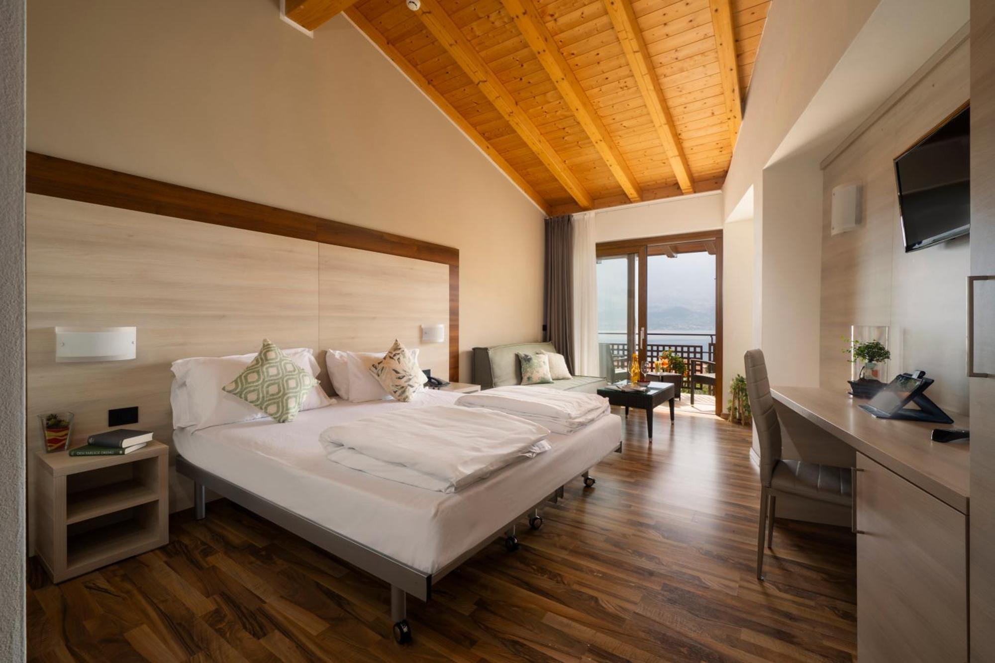 Deluxe Double Room Balcony,1669822781:JPEG