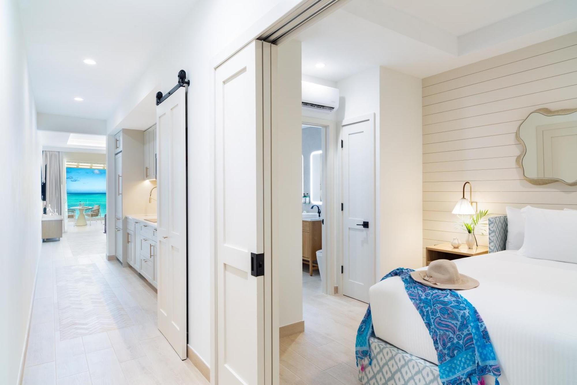 3 Bdrm Beachfront Penthouse Suite with Skypool