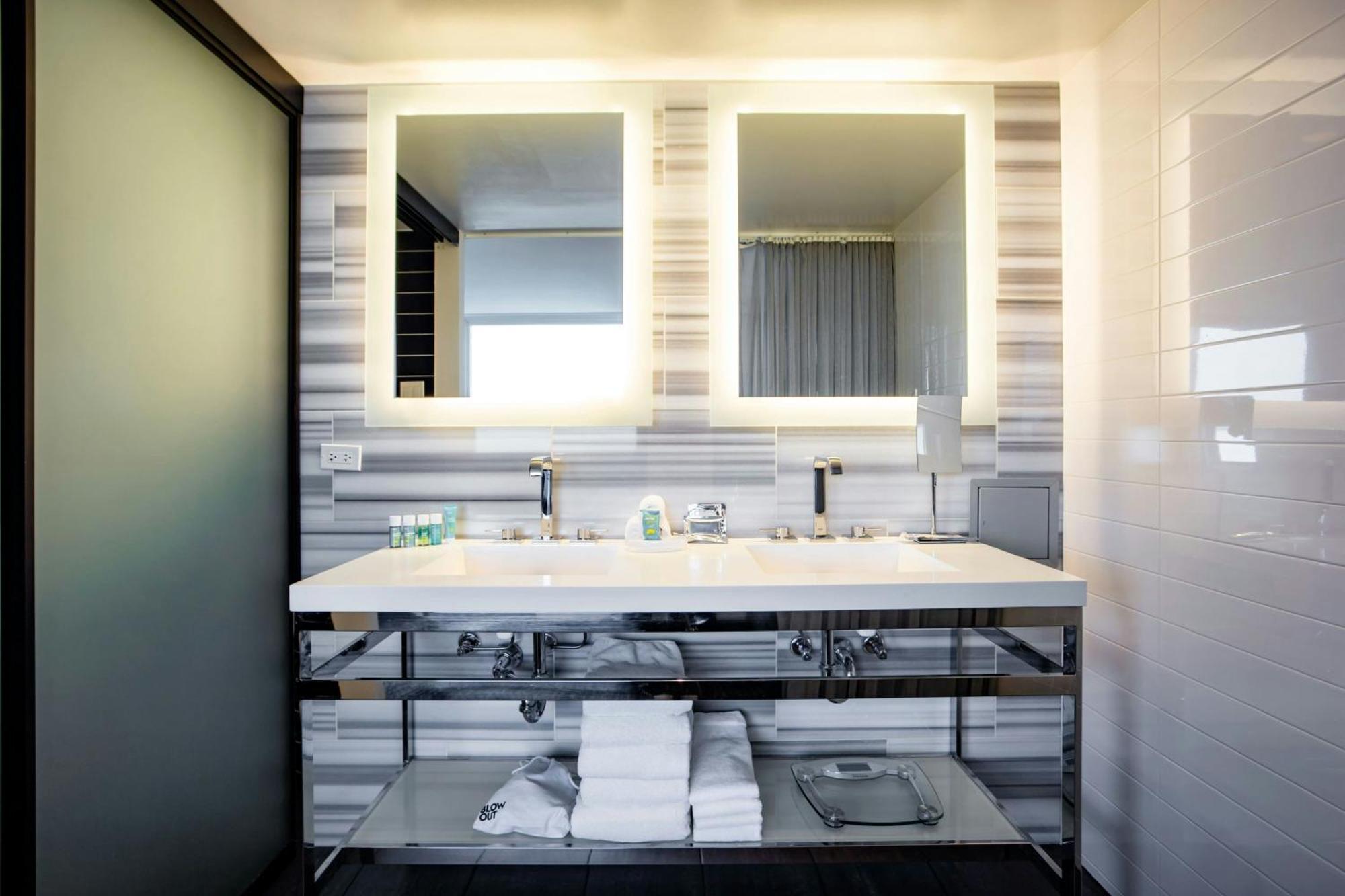 Suite mit 1 Schlafzimmer mit 2 Doppelbetten und Seeblick