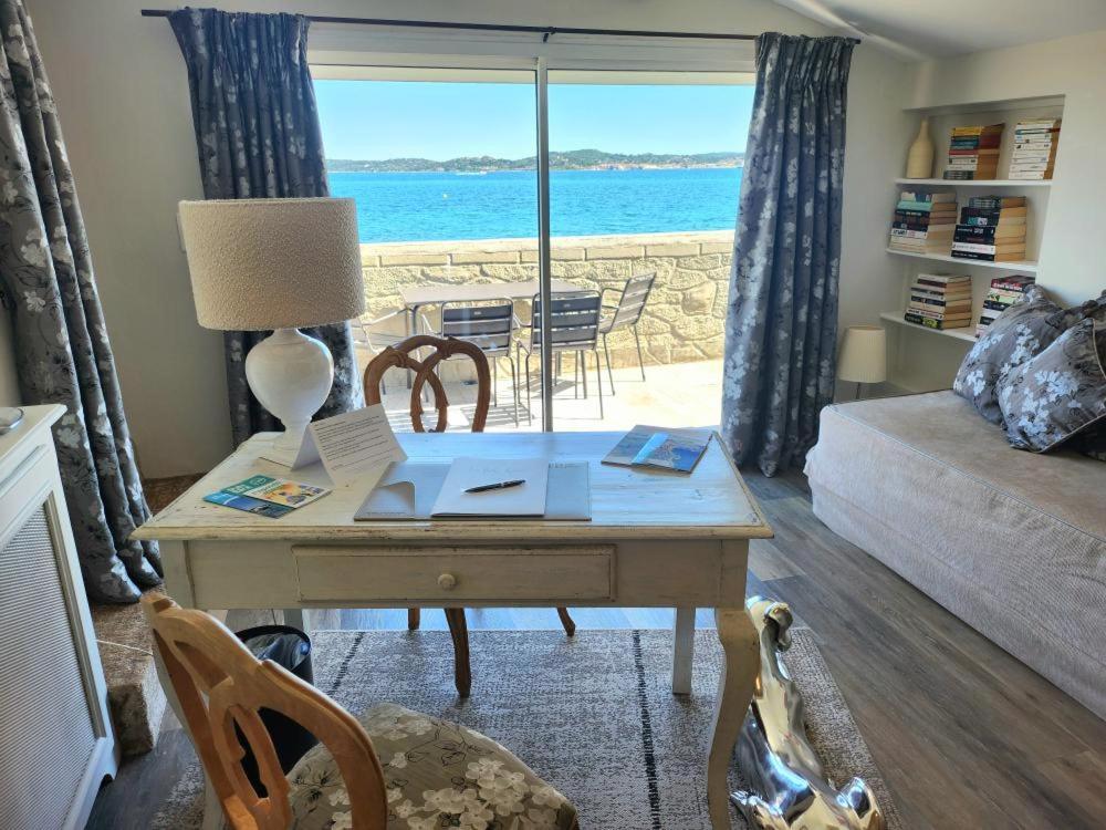 Deluxe Suite with Terrace and Sea View