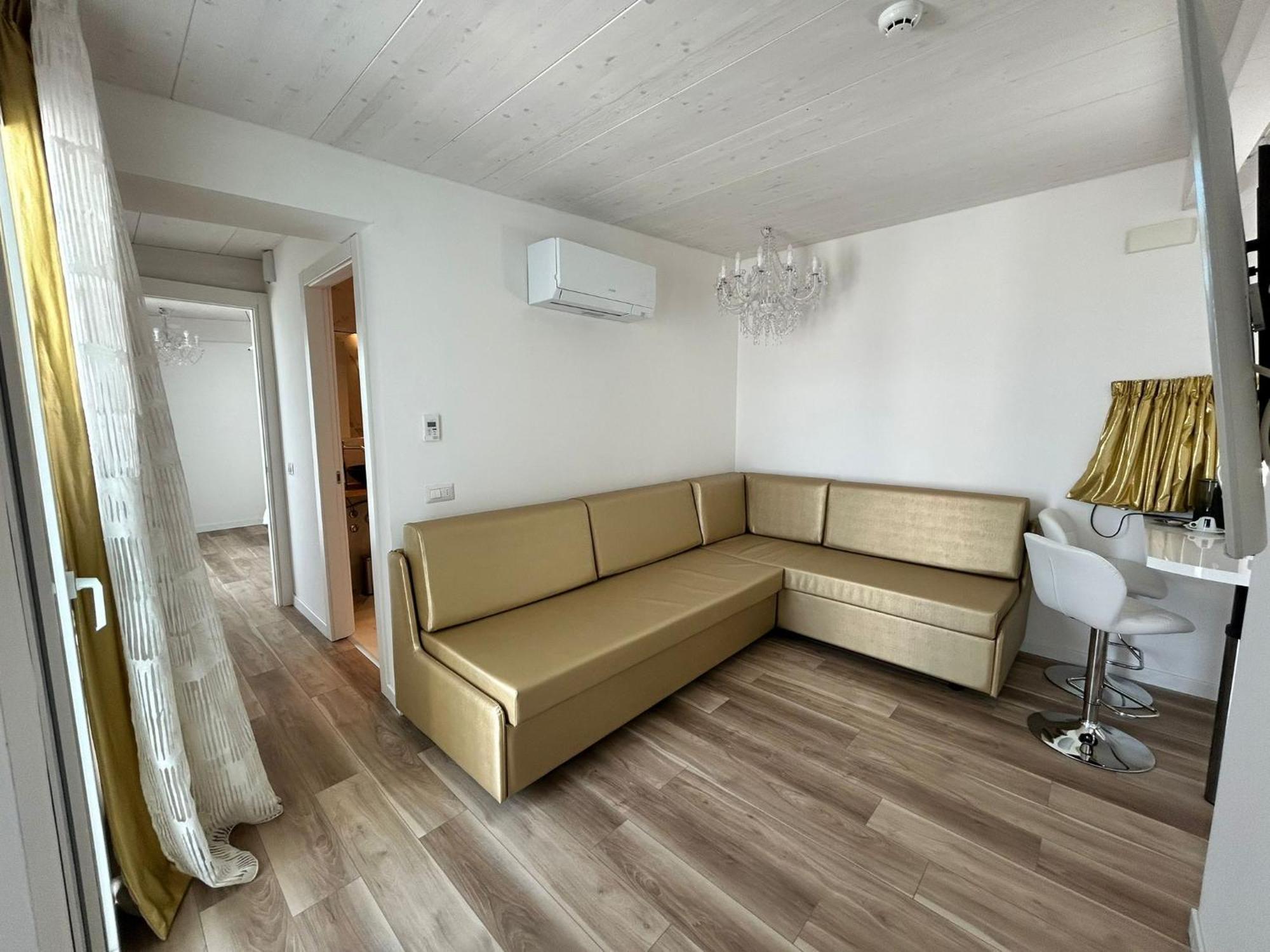 Suite with Jacuzzi and Sea View