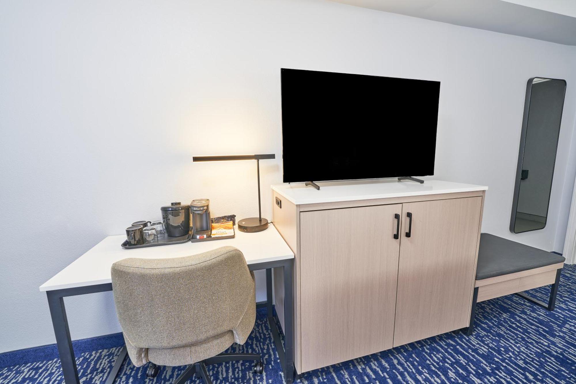 Superior King Room (Non-Smoking)