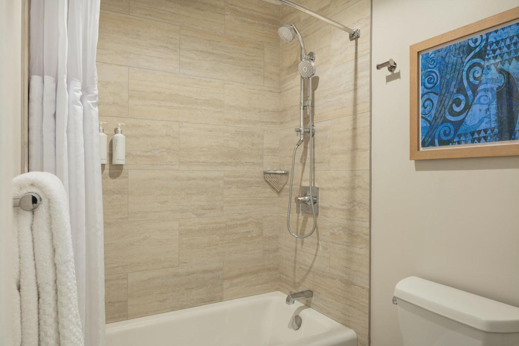 Palace King Room with Ocean View - Mobility Accessible