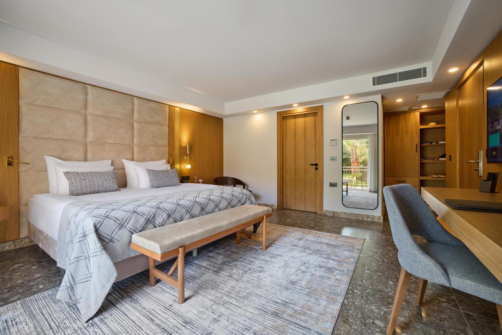 Standard Room with One Double Bed and Two Single Beds - Garden Side
