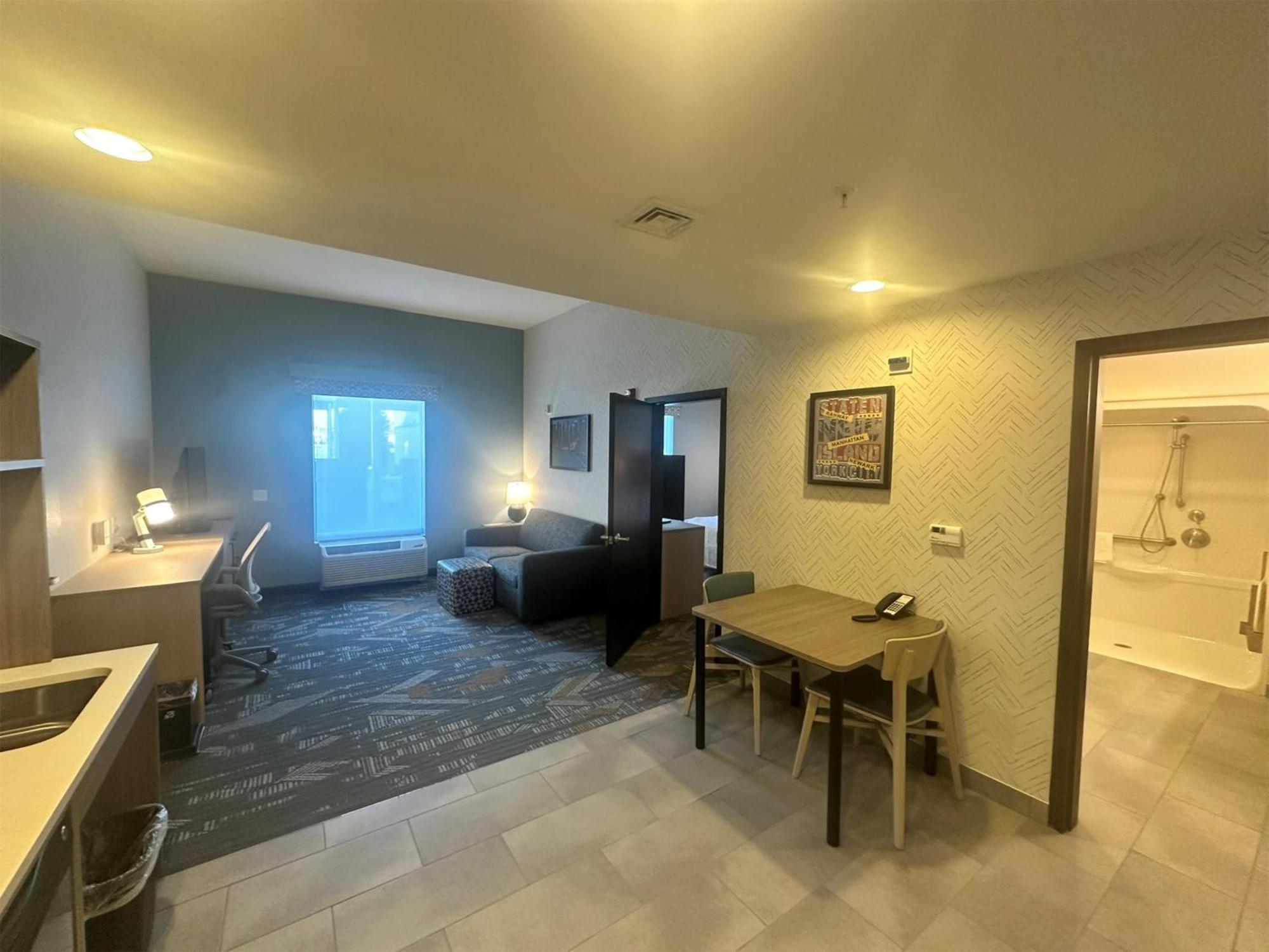 One-Bedroom King Suite Non-Smoking
