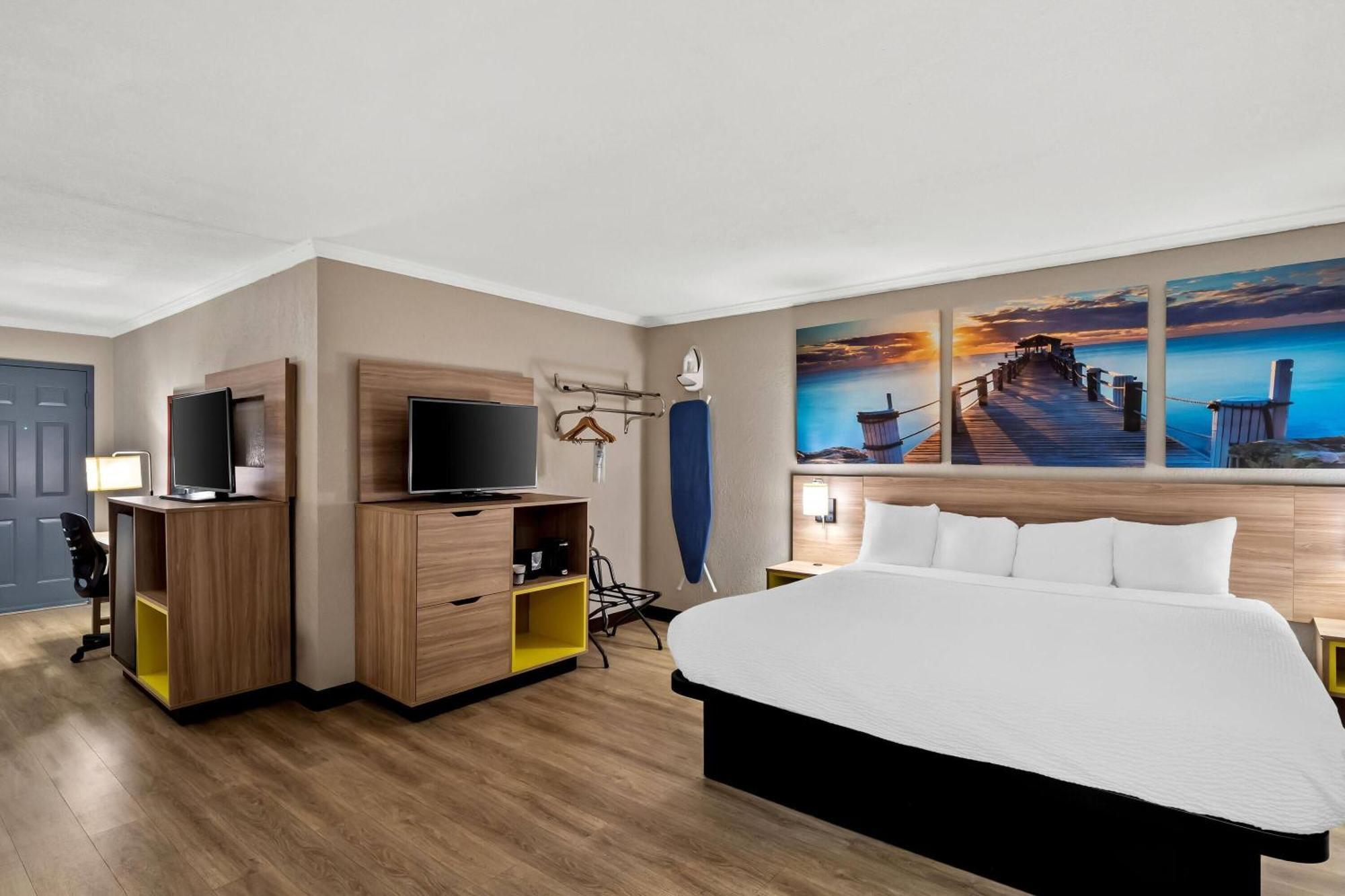 Studio Suite with Two King Beds - Non-Smoking
