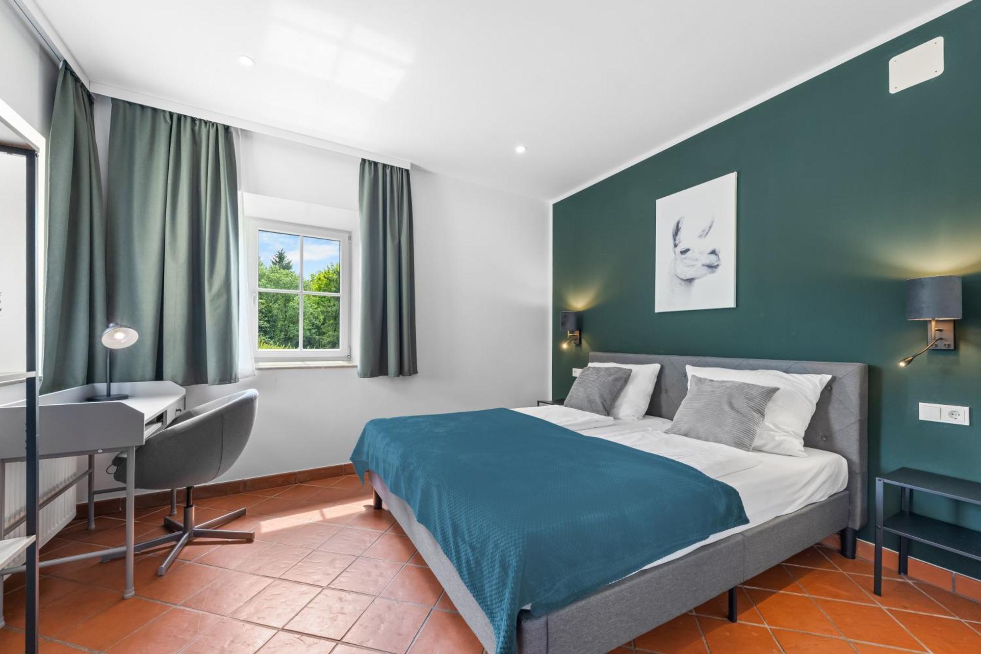 Three-Bedroom Apartment Mountain View