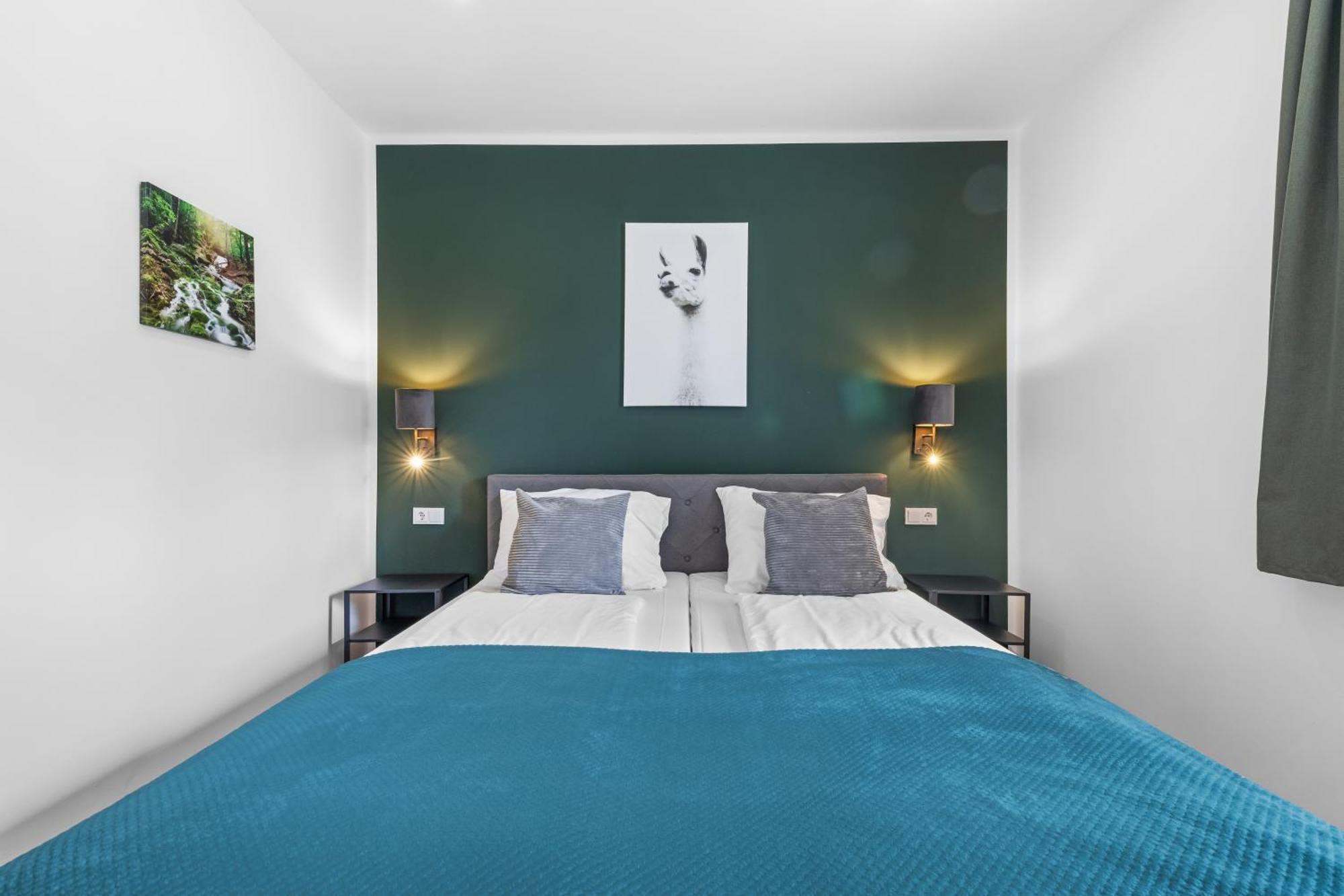 Three-Bedroom Apartment Mountain View