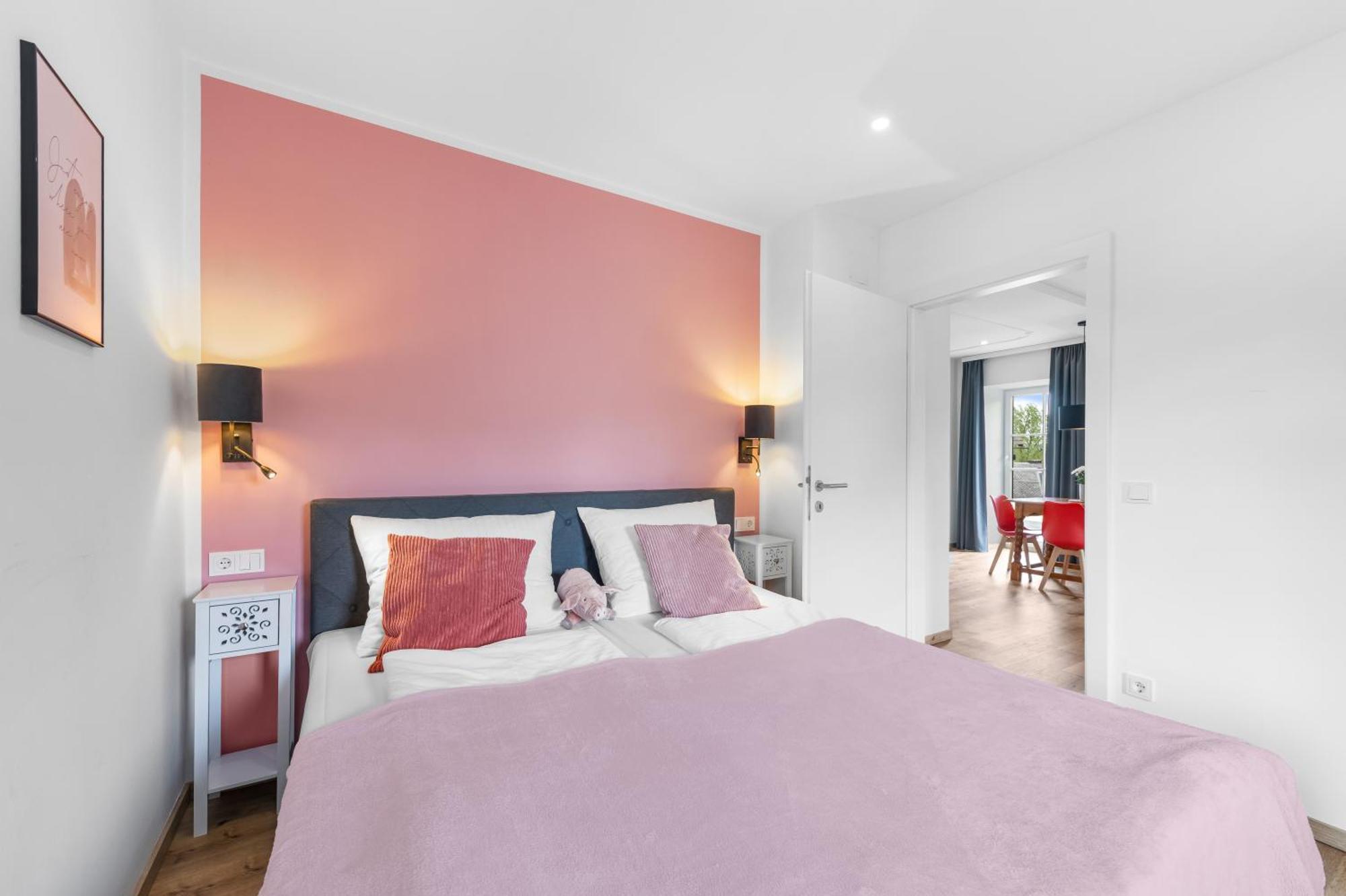 One-Bedroom Apartment Balcony Mountain View