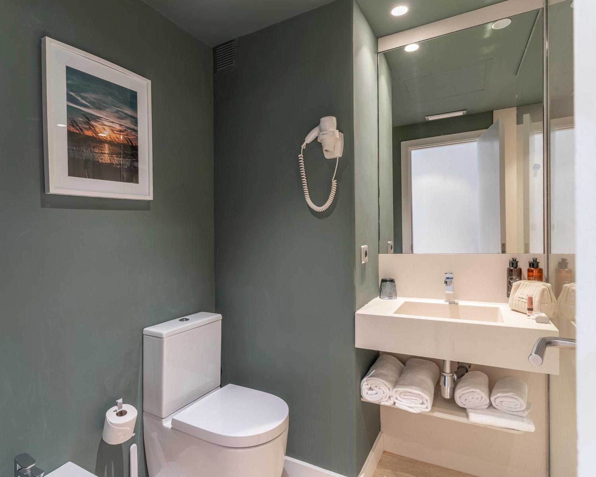 Double Room with Sea View and Extra Bed (2 Adults + 1 Child)