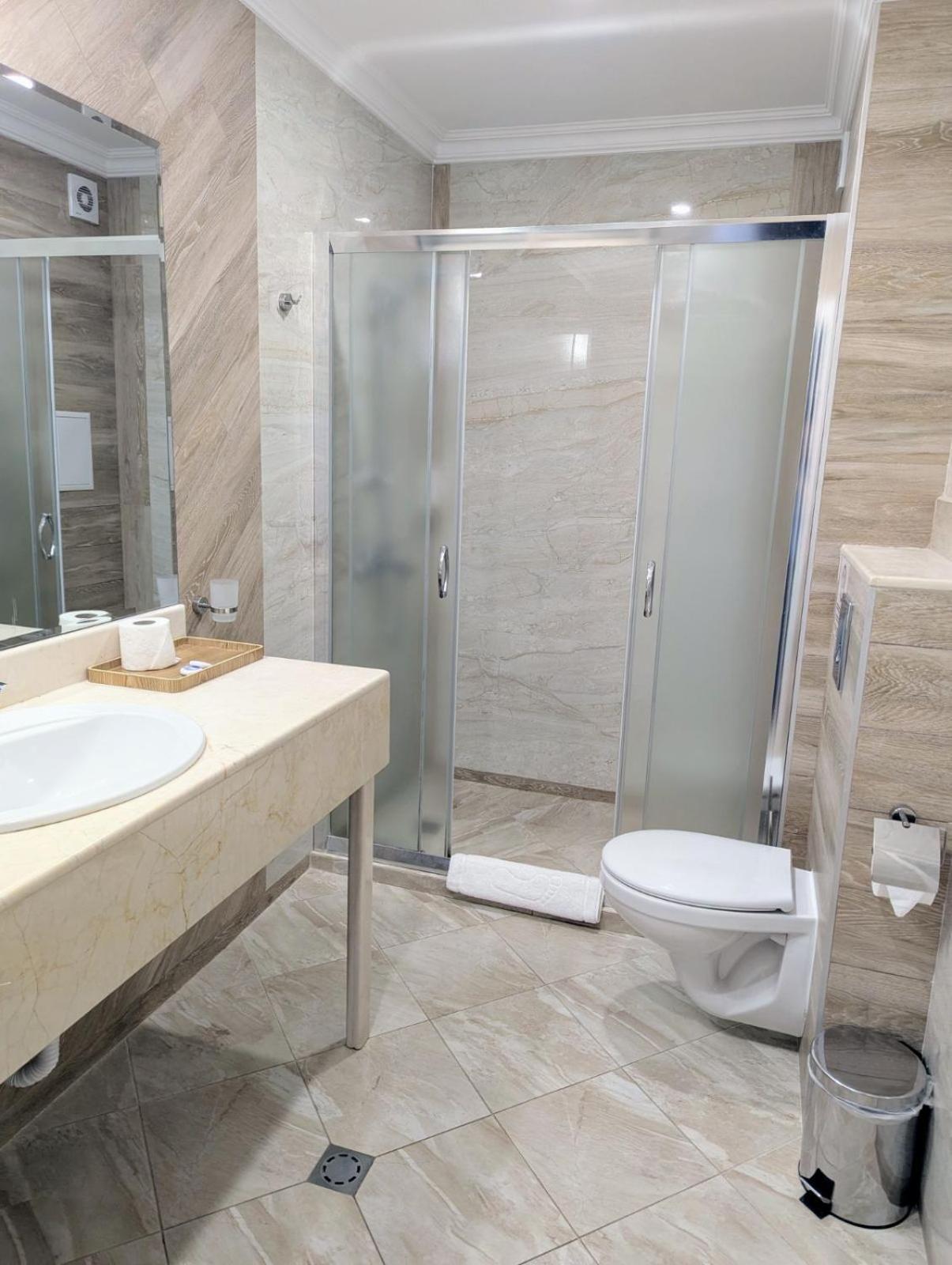 Two-Bedroom Apartment Sea Pool View