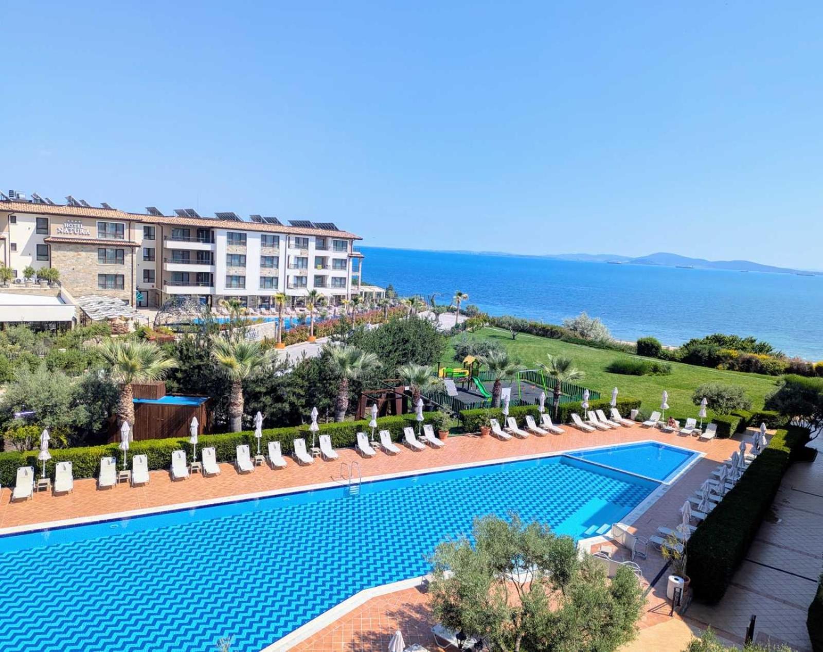 Two-Bedroom Apartment Sea Pool View