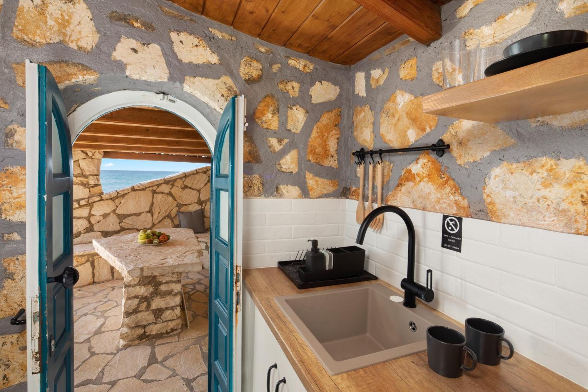 Romantic Suite on Beach Side