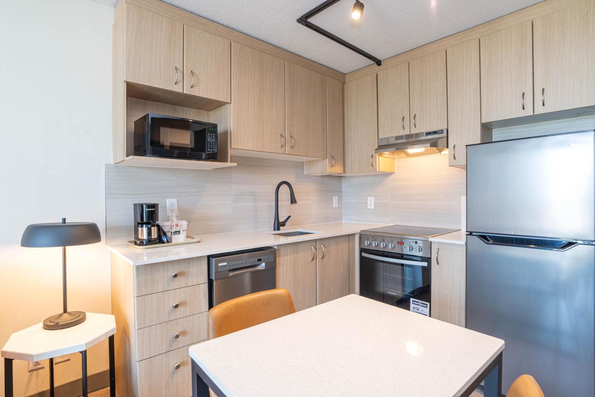 Suite con vistas a la ciudad, 1 cama extragrande, sofá cama, cocina, balcón